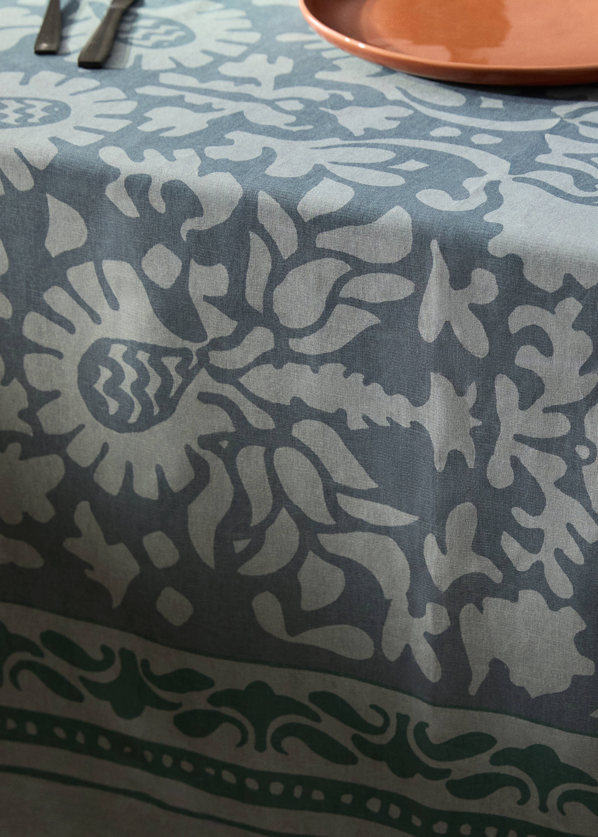 Printed canvas tablecloth for 8 to 10 diners - Details of the article 7