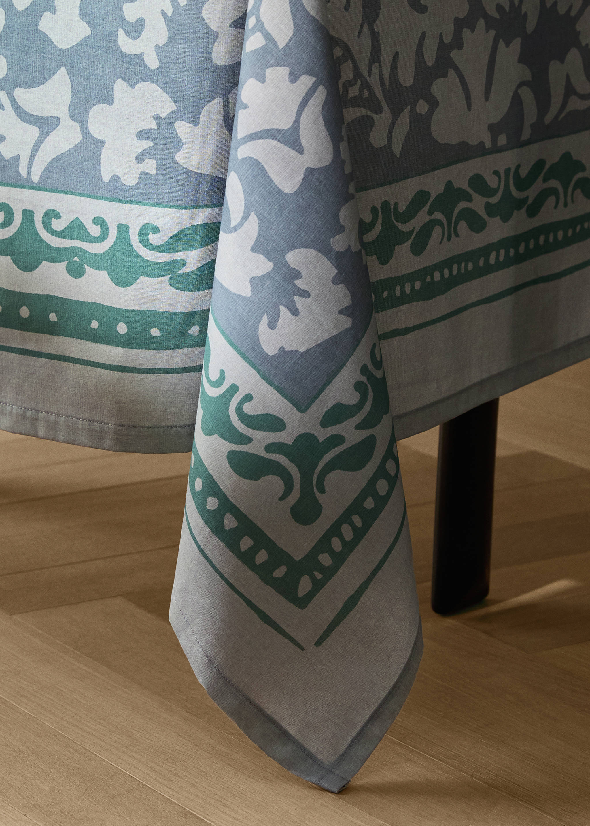 Printed canvas tablecloth for 8 to 10 diners - Details of the article 8
