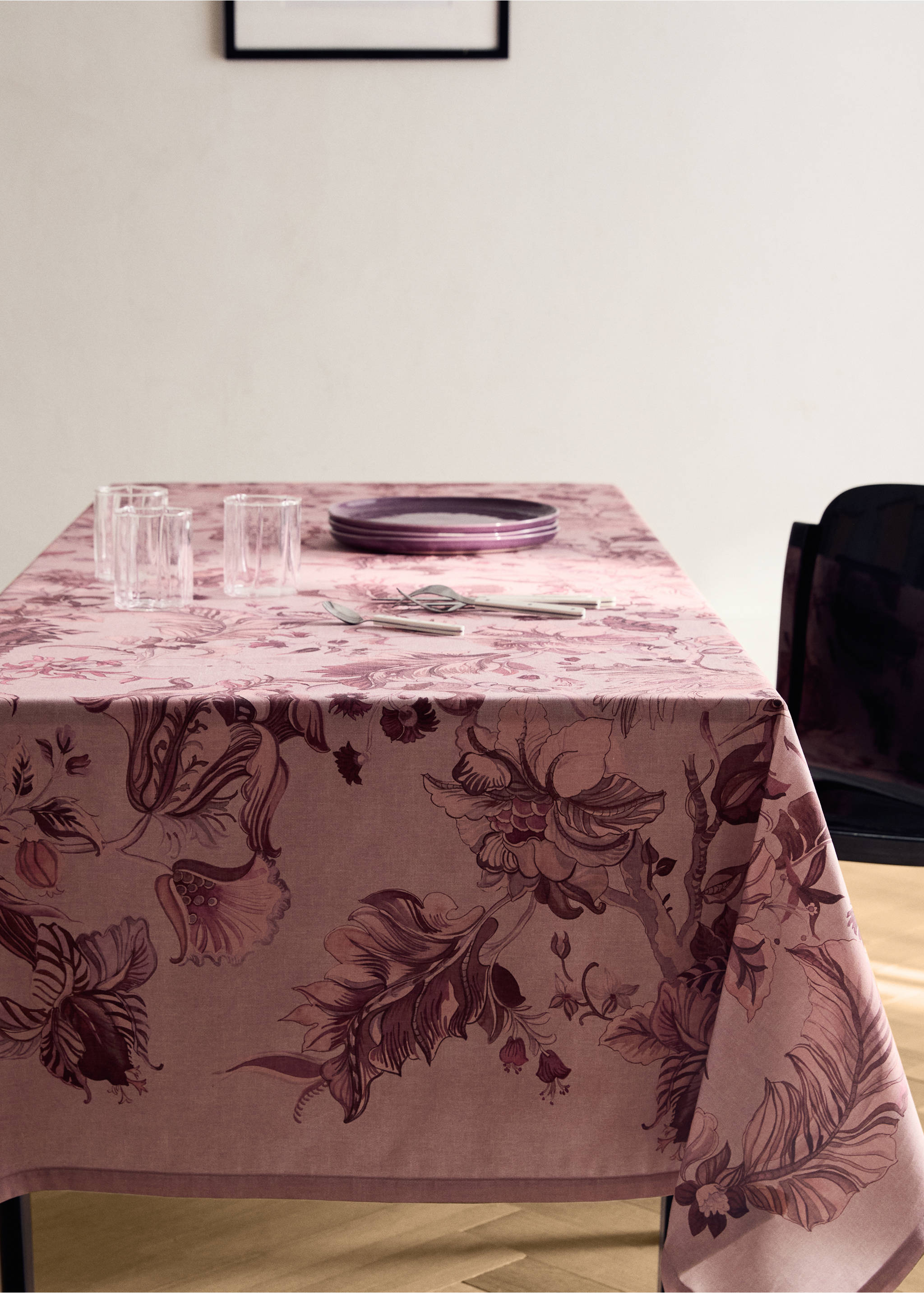 Cotton tablecloth with floral design for 2 to 4 diners - General plane, Cherry. Ref: 17013332-00.