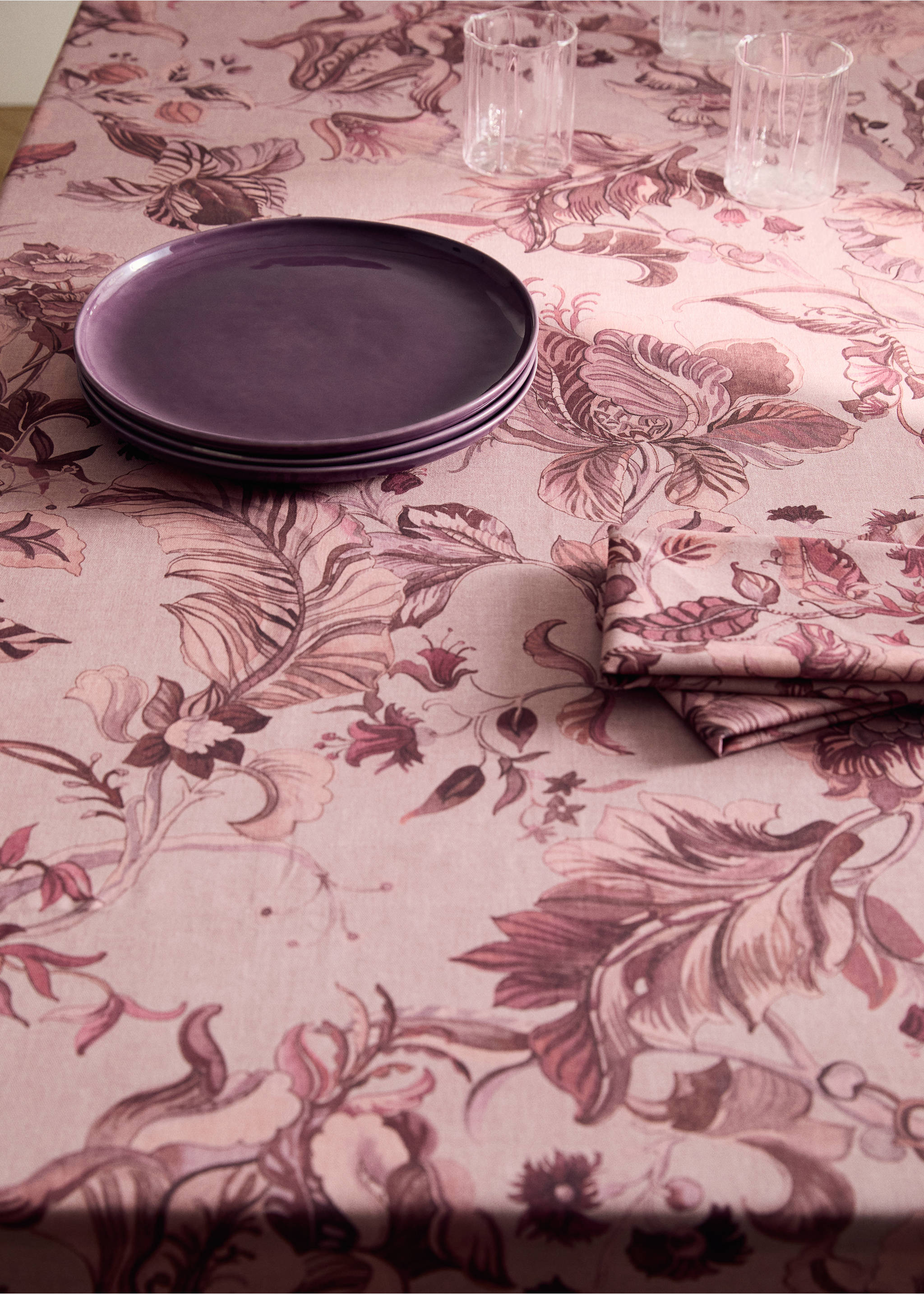 Cotton tablecloth with floral design for 2 to 4 diners - Details of the article 7, Cherry. Ref: 17013332-00.
