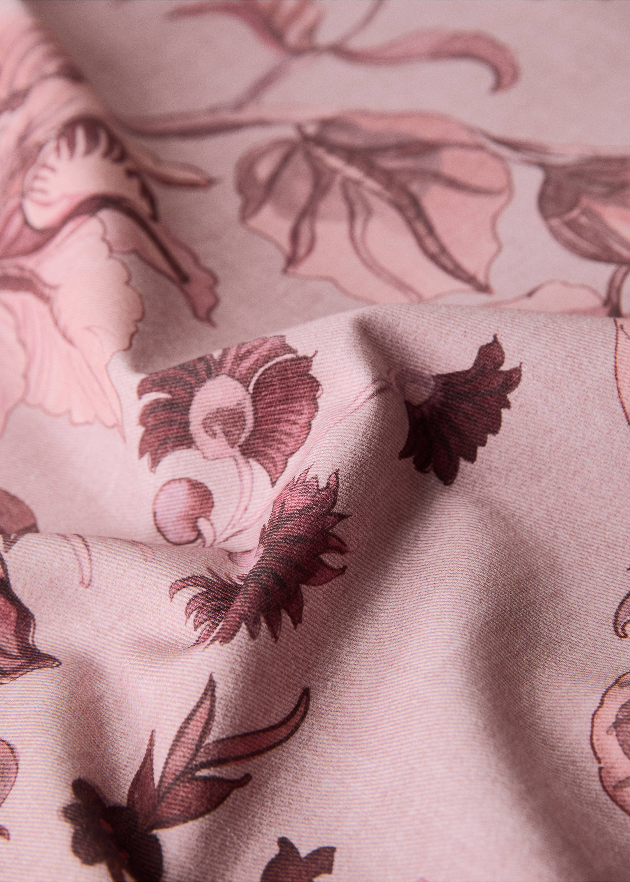 Cotton tablecloth with floral design for 2 to 4 diners - Details of the article 2, Cherry. Ref: 17013332-00.