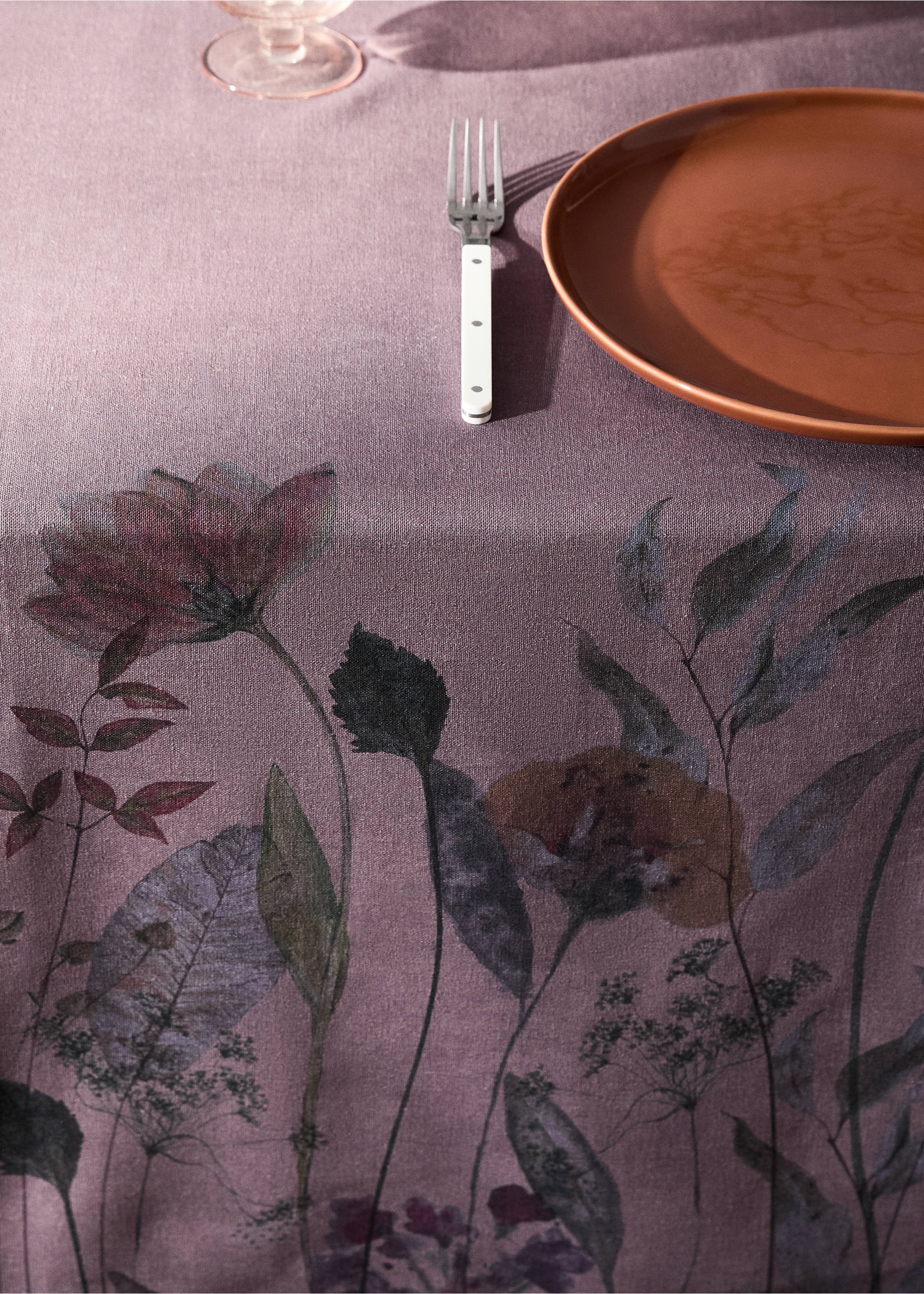 Florale Tischdecke aus Baumwolle mit Leinen mit  für 8 bis 10 Personen - Detail des Artikels 7, Pflaume. Ref: 17013336-00.