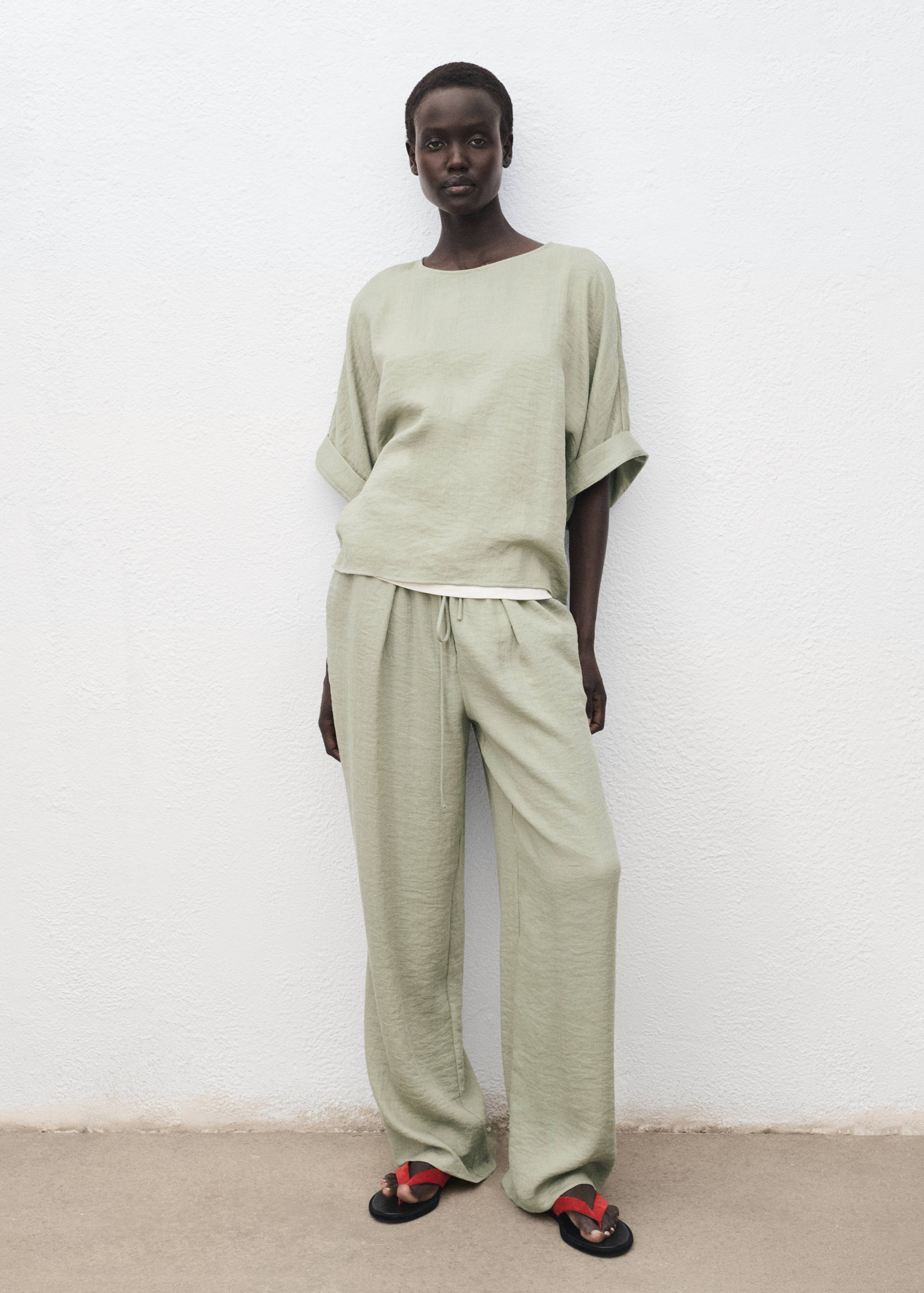 Oversized blouse with turn-up sleeves - General plane