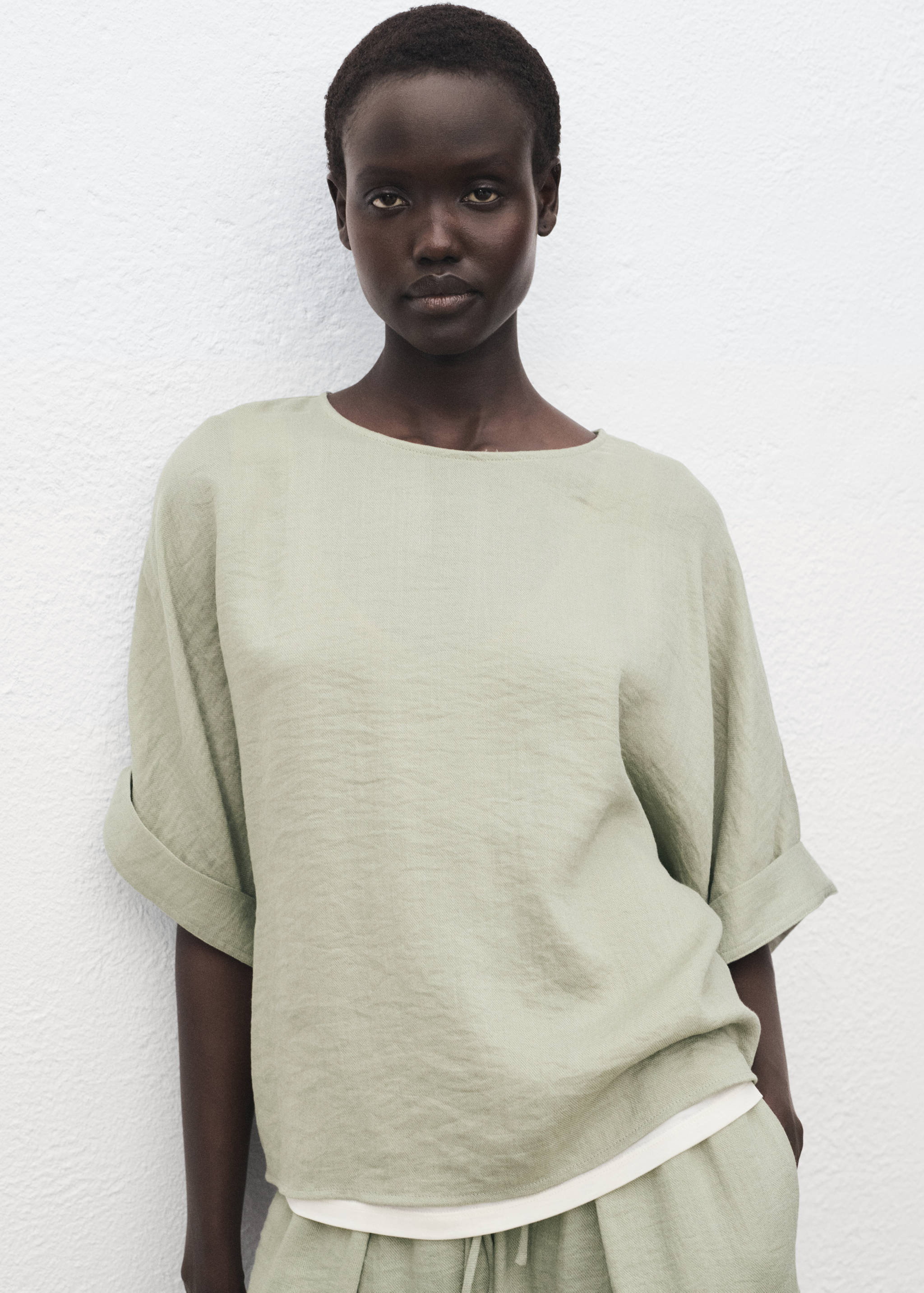 Oversized blouse with turn-up sleeves - Medium plane
