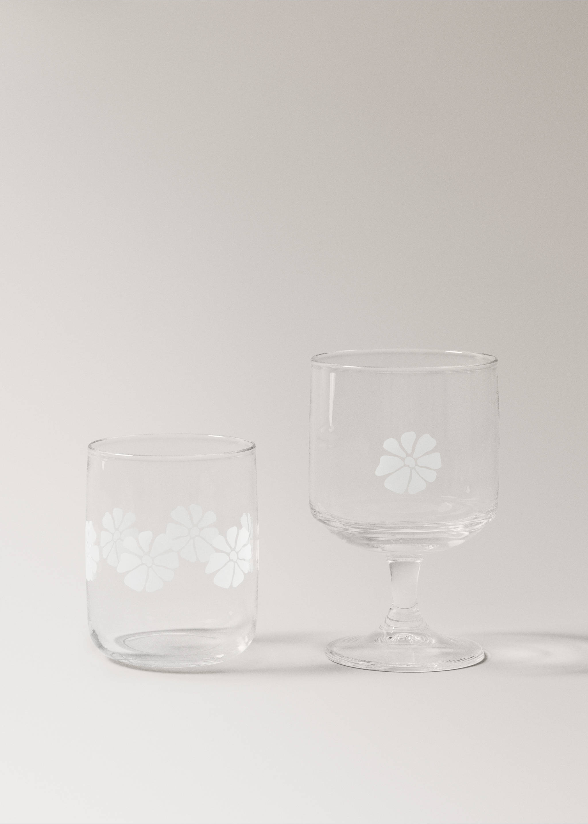 Dekoratives Glasbecher aus Glas - Detail des Artikels 4, Cremeweiß. Ref: 17013830-00.