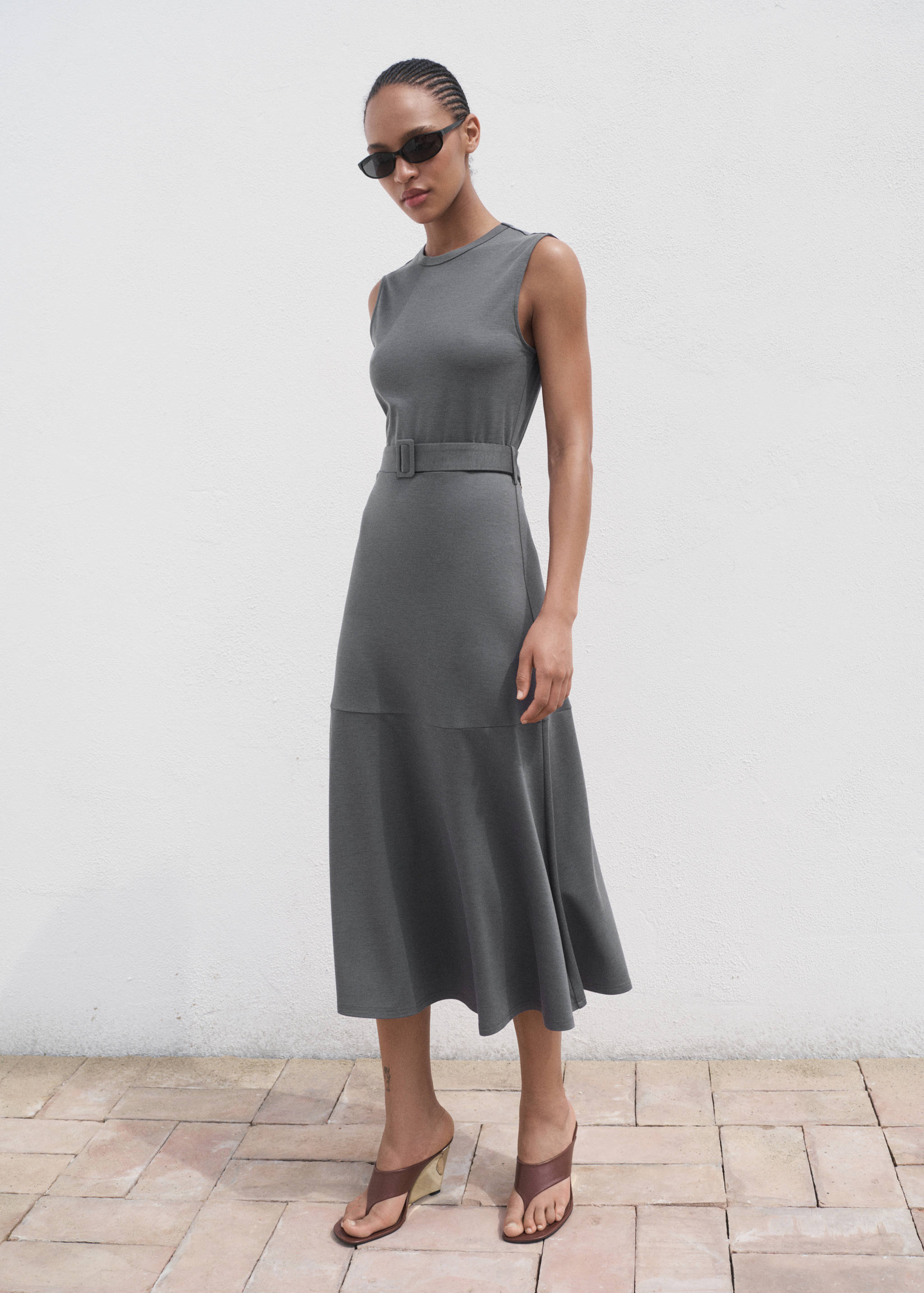 Midi-Kleid mit Gürtel - Allgemeine Ansicht