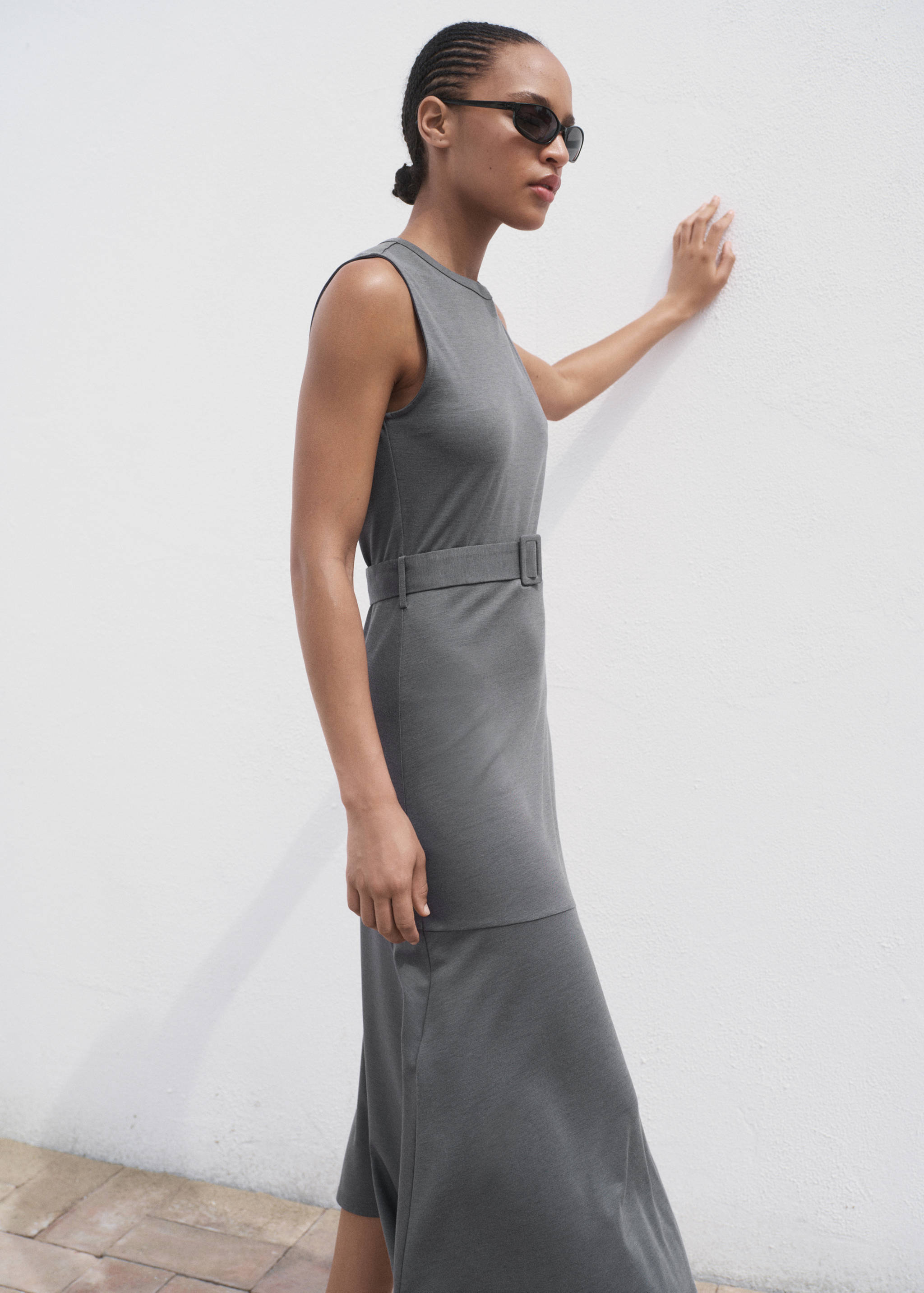 Midi-Kleid mit Gürtel - Detail des Artikels 2