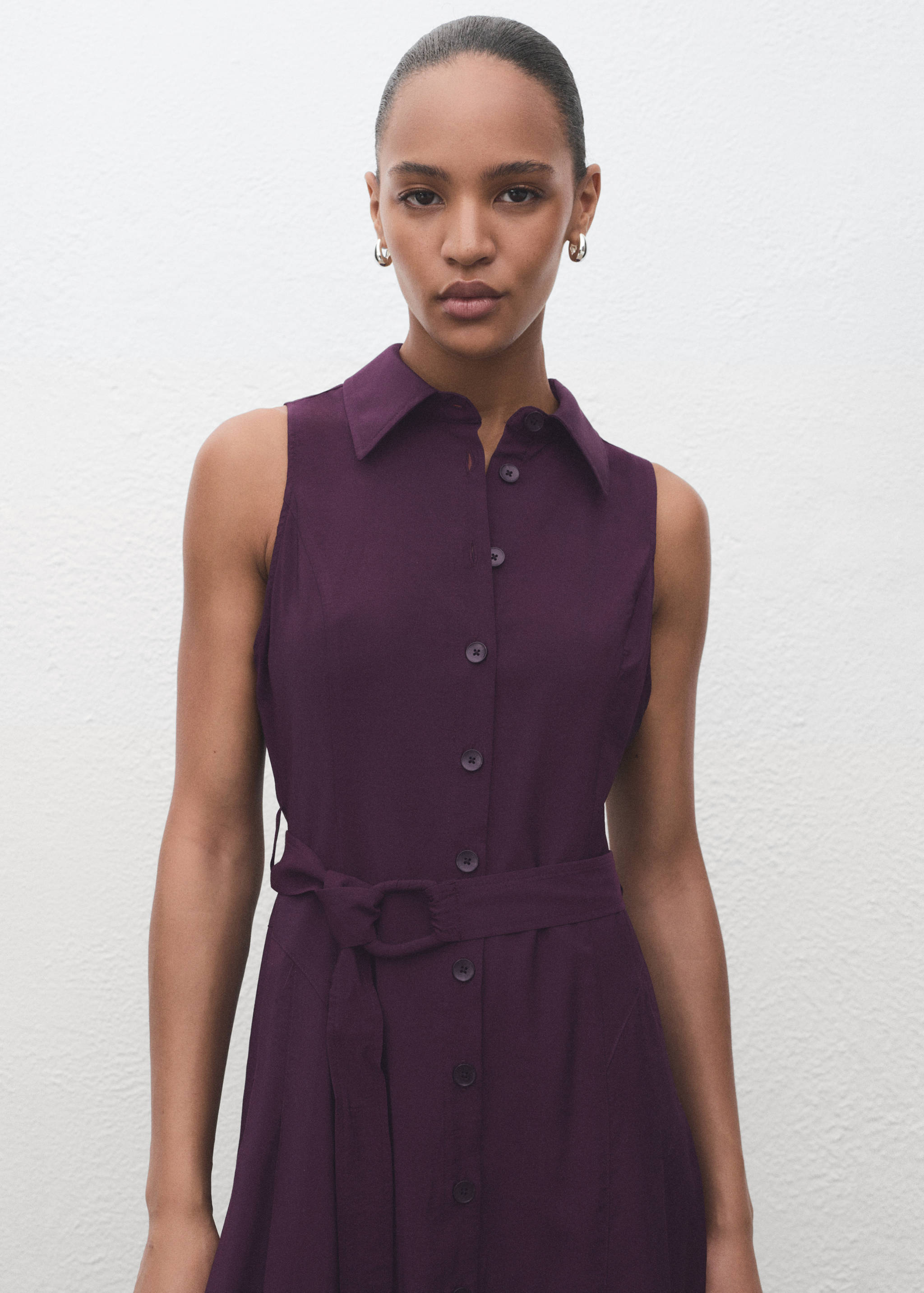 Hemdkleid mit Gürtel - Mittlere Ansicht