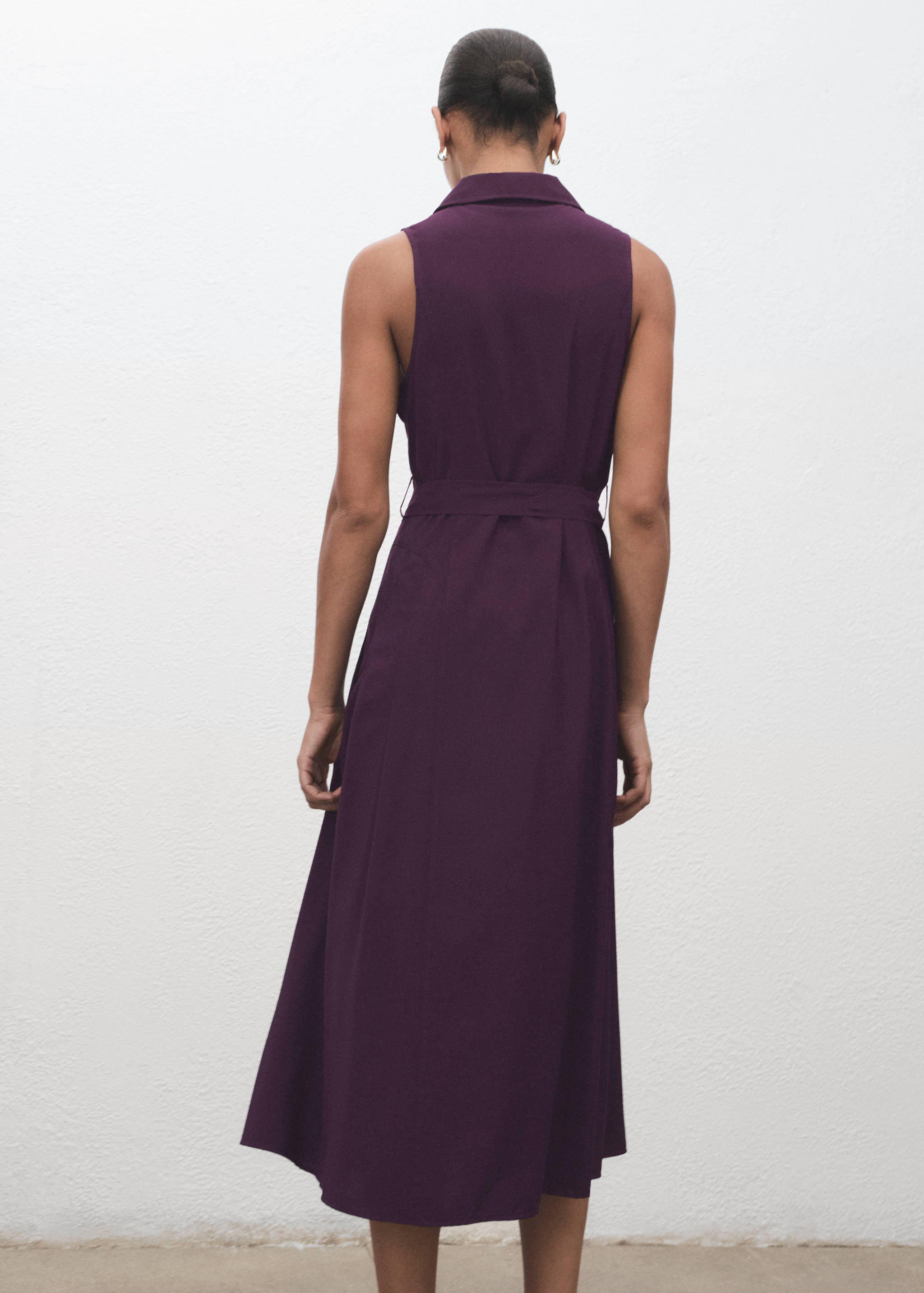 Hemdkleid mit Gürtel - Rückseite des Artikels