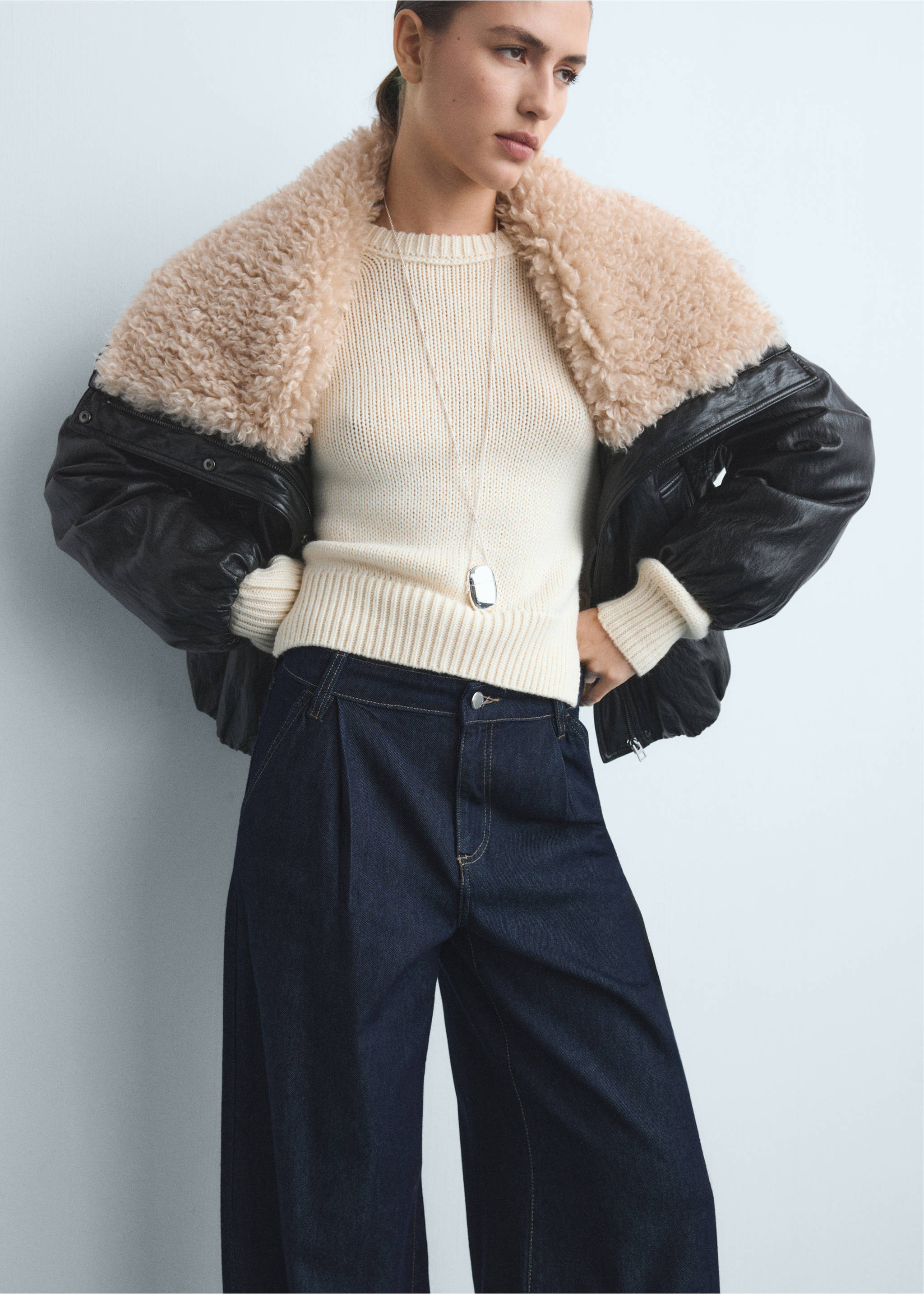 Wide leg pleated jeans - Details of the article 1, Dark Blue. Ref: 17014096-00.