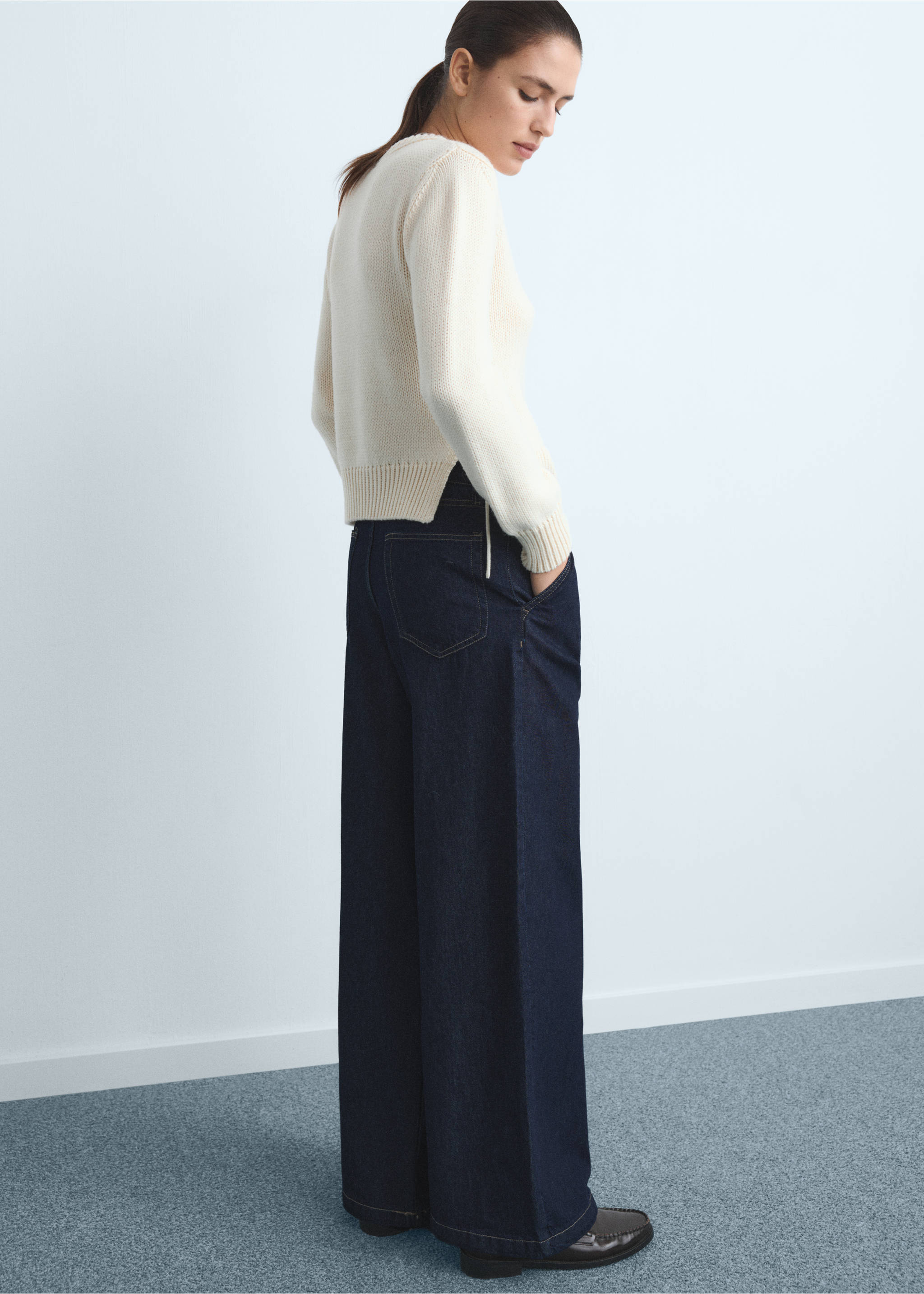Wide leg pleated jeans - Details of the article 2, Dark Blue. Ref: 17014096-00.