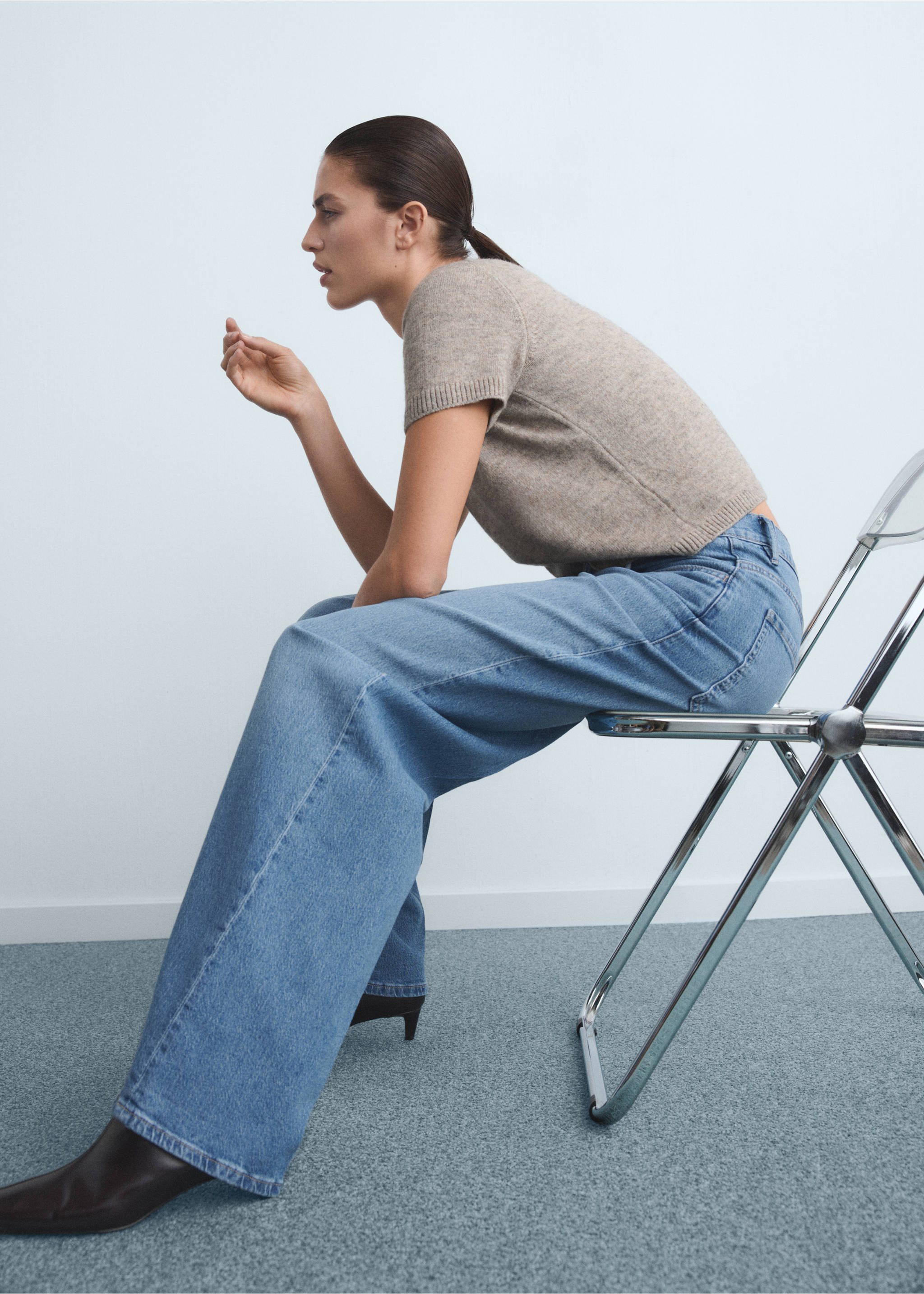 High-waisted wideleg jeans - Details of the article 2, Medium Blue. Ref: 17014101-00.