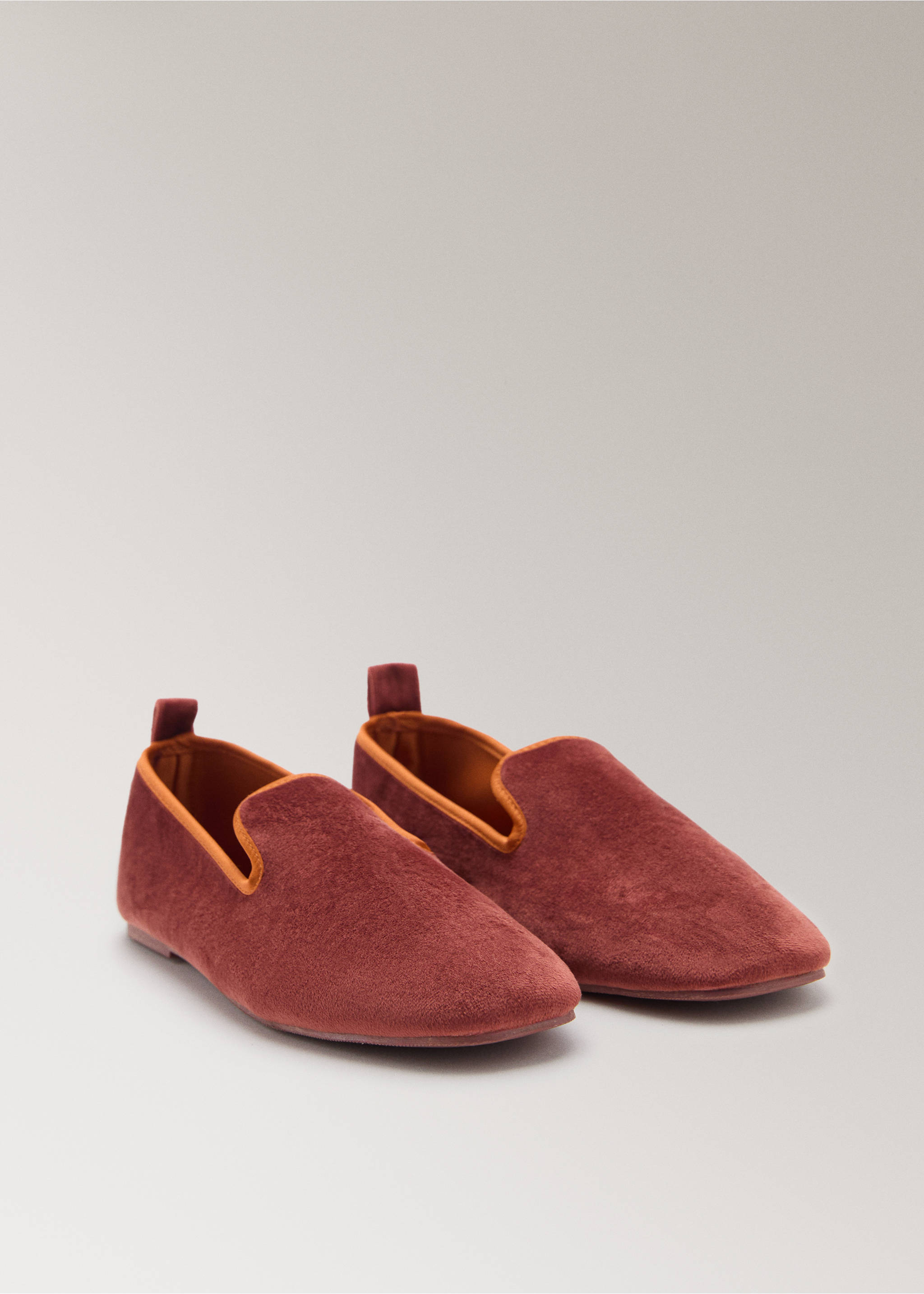 Velour slippers with piping - Medium plane, Brown. Ref: 17014107-00.