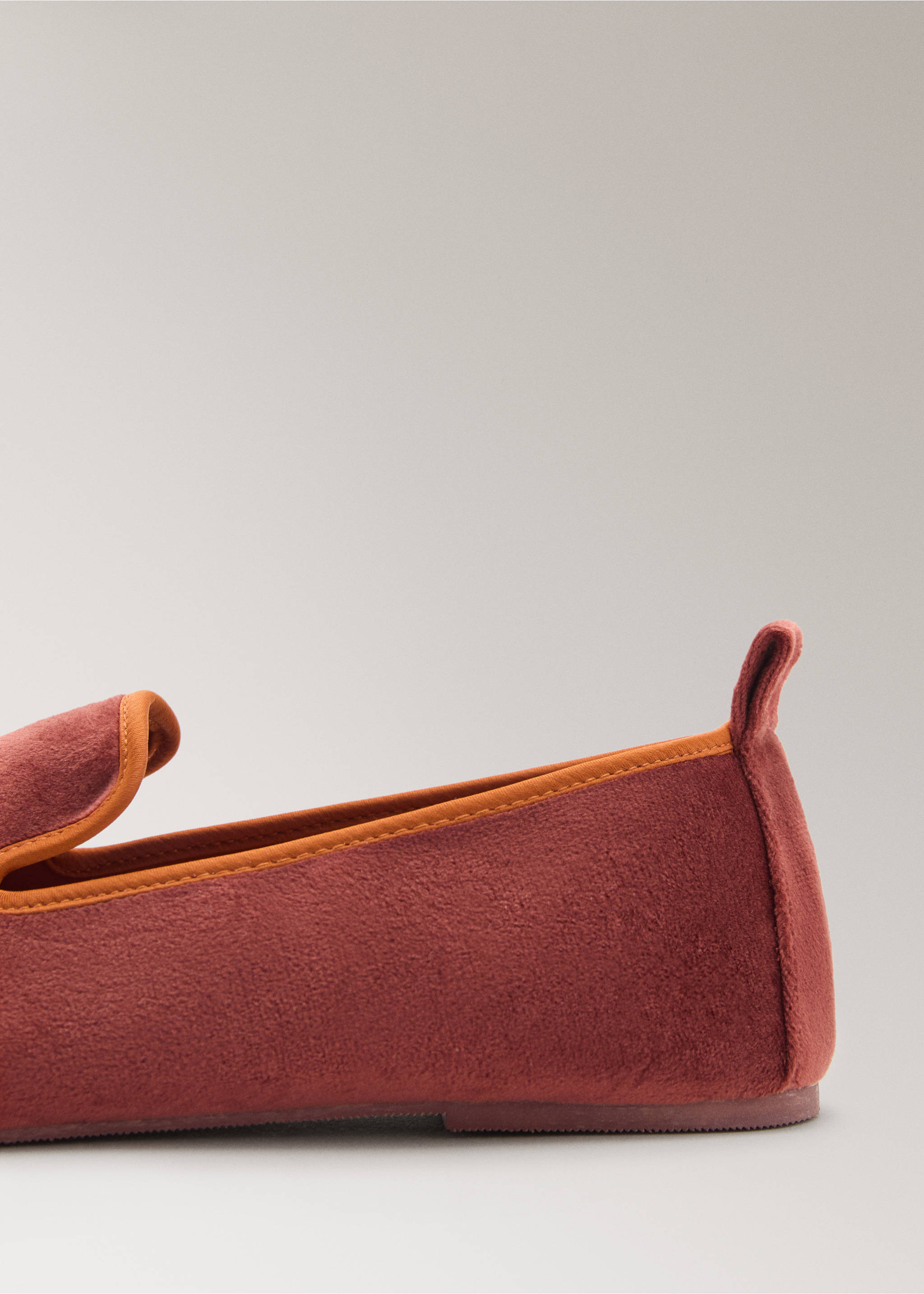 Velour slippers with piping - Details of the article 1, Brown. Ref: 17014107-00.