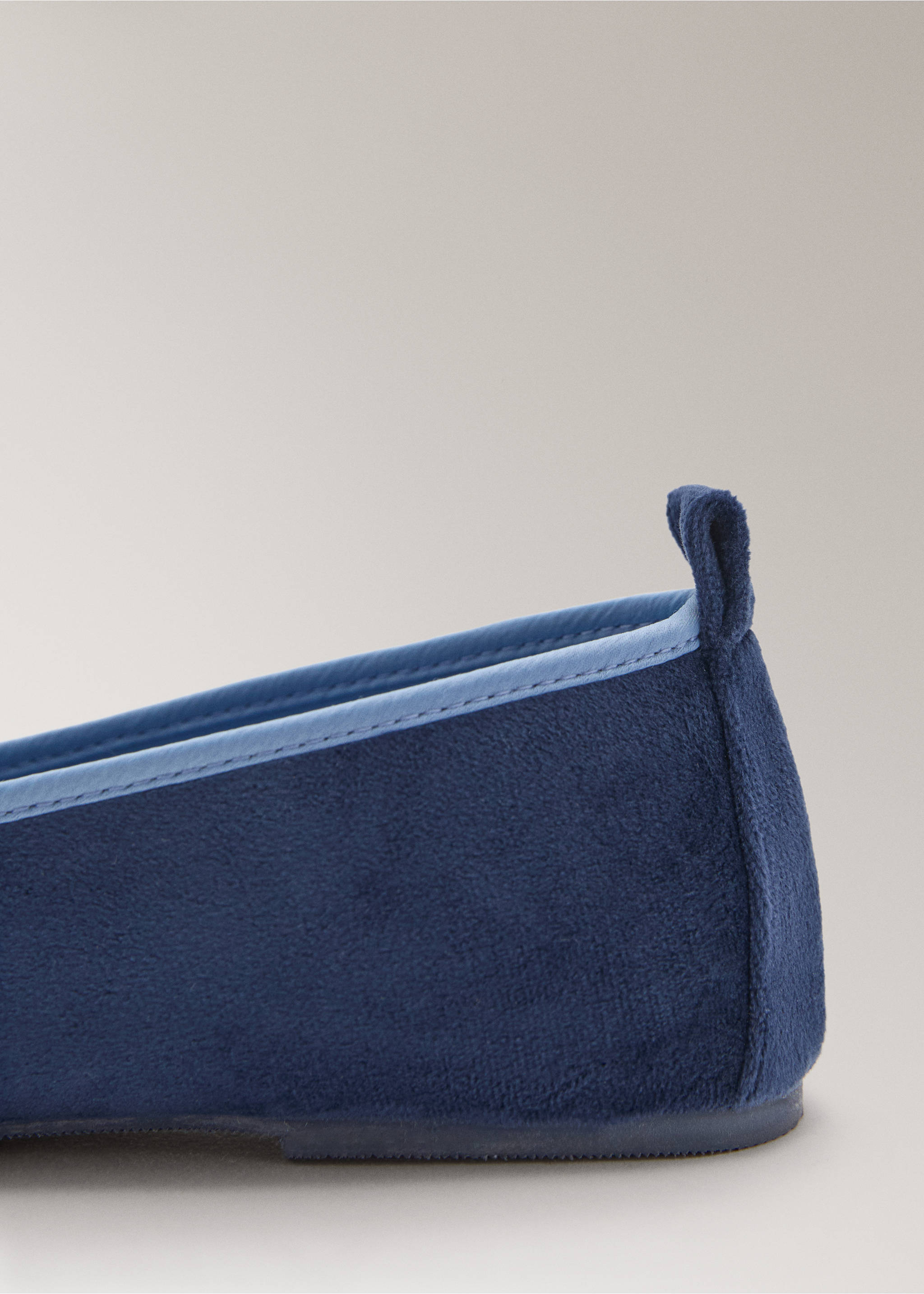 Velour slippers with piping - Details of the article 1, Night Blue. Ref: 17014107-00.