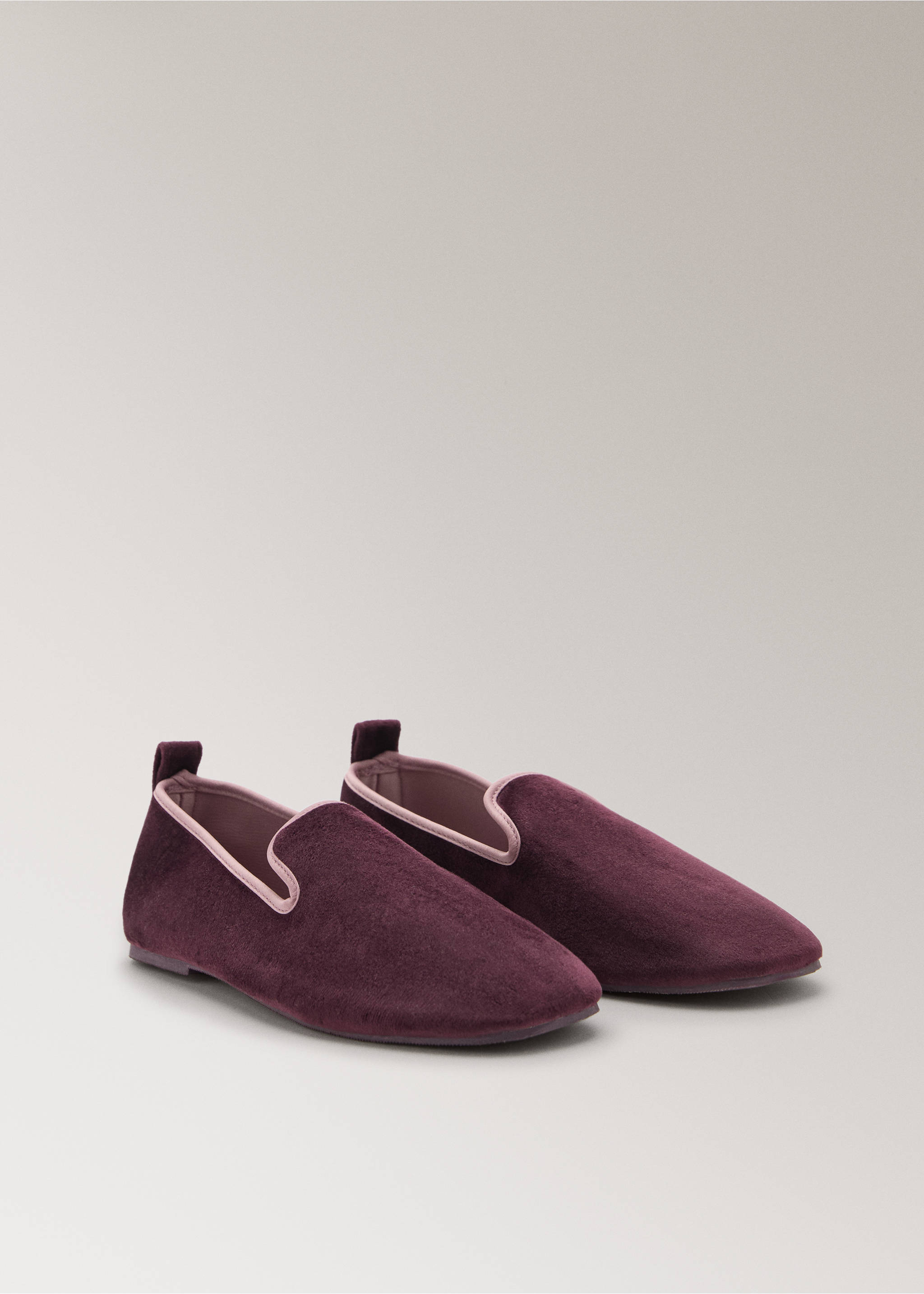 Velour-Pantoffel mit Piping - Mittlere Ansicht, Brombeere. Ref: 17014107-00.