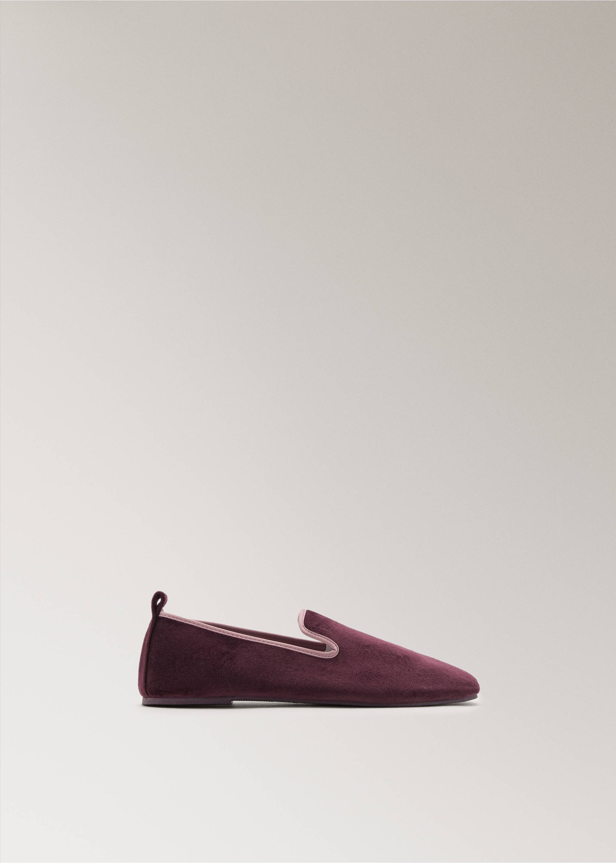 Velour-Pantoffel mit Piping - Artikel ohne Model, Brombeere. Ref: 17014107-00.