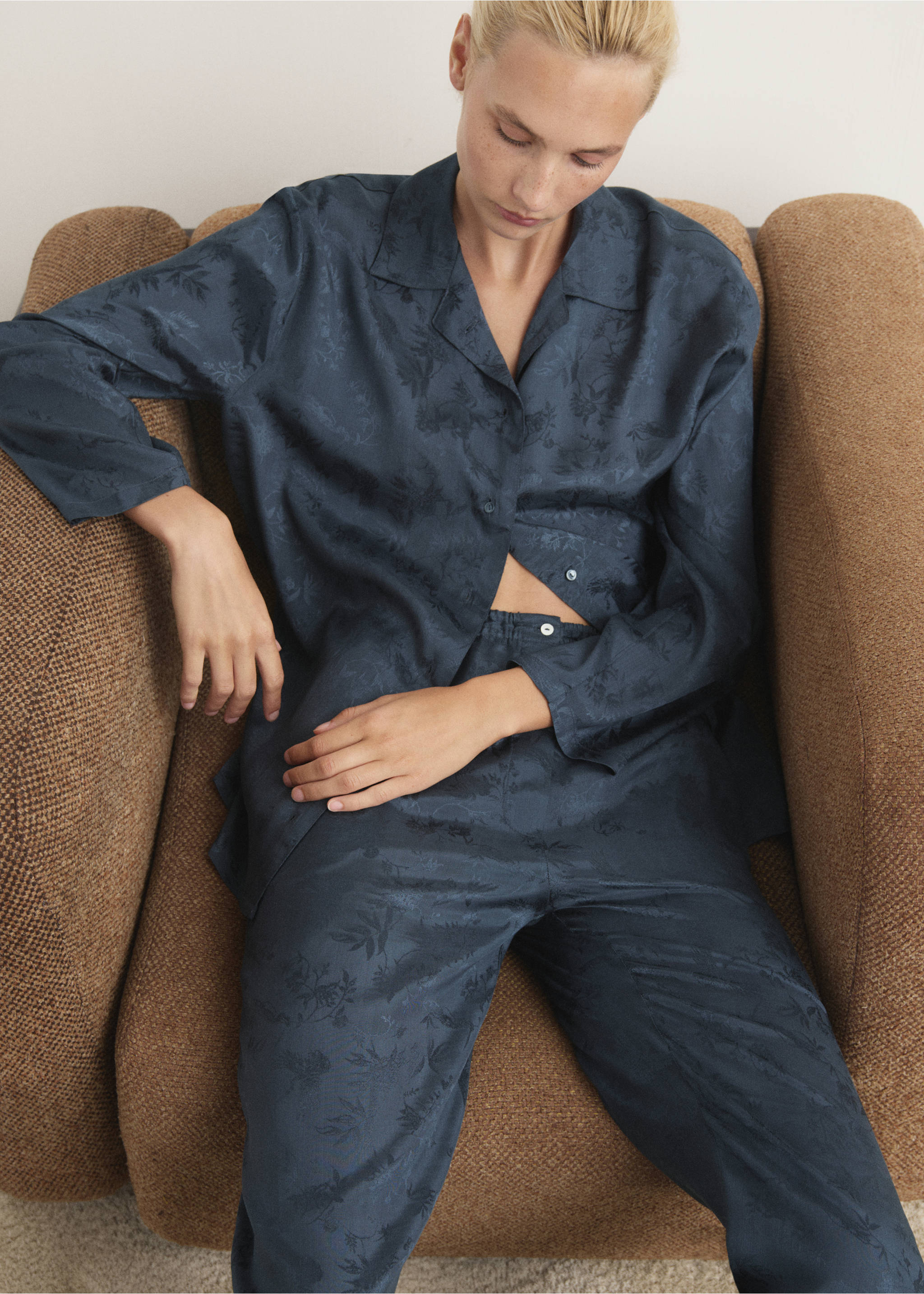 Pantalon de pyjama en satin jacquard - Détail de l'article 2, Bleu nuit. Ref: 17014109-00.