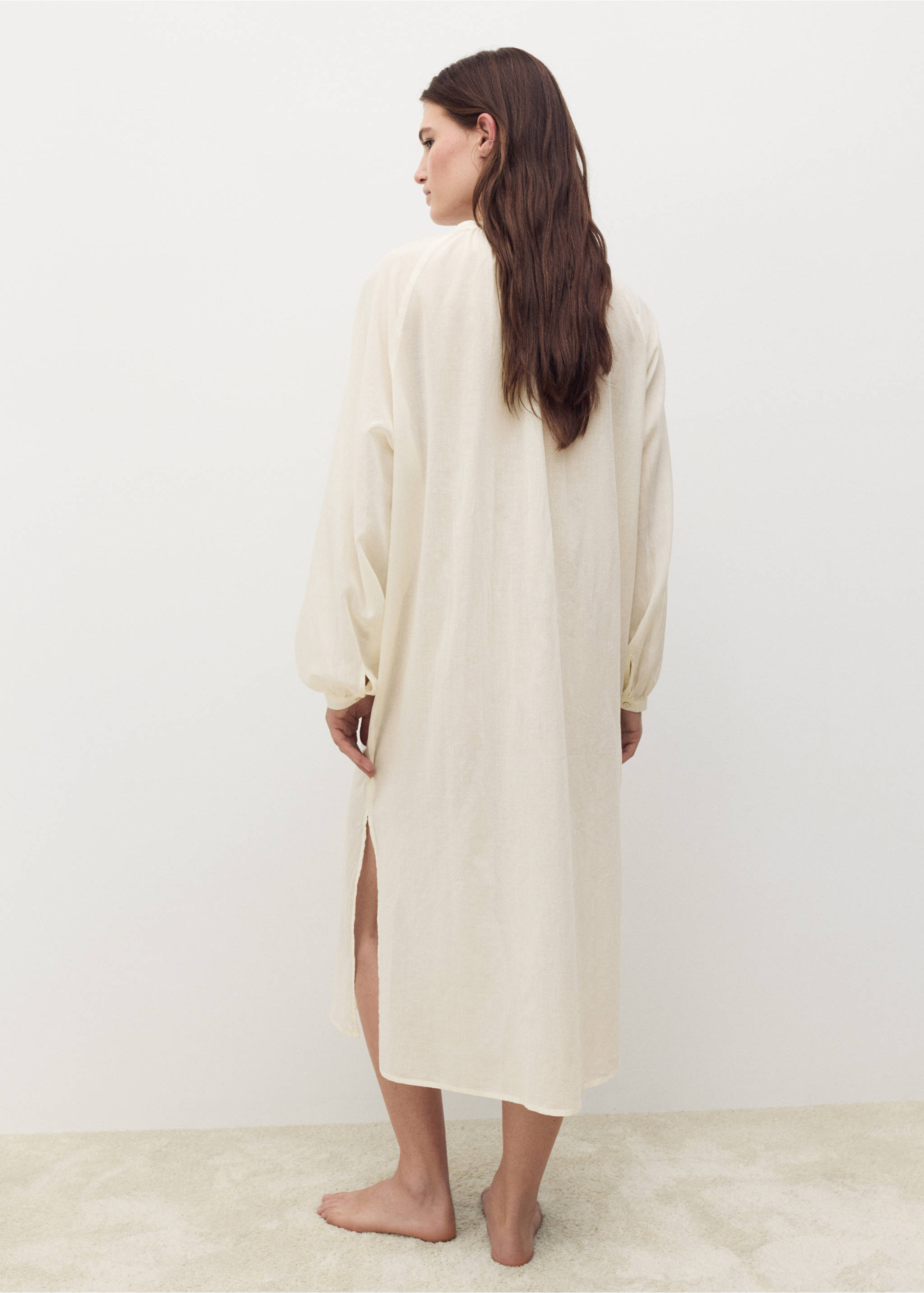 Cotton tunic with buttons - Reverse of the article, Ivory White. Ref: 17014110-00.