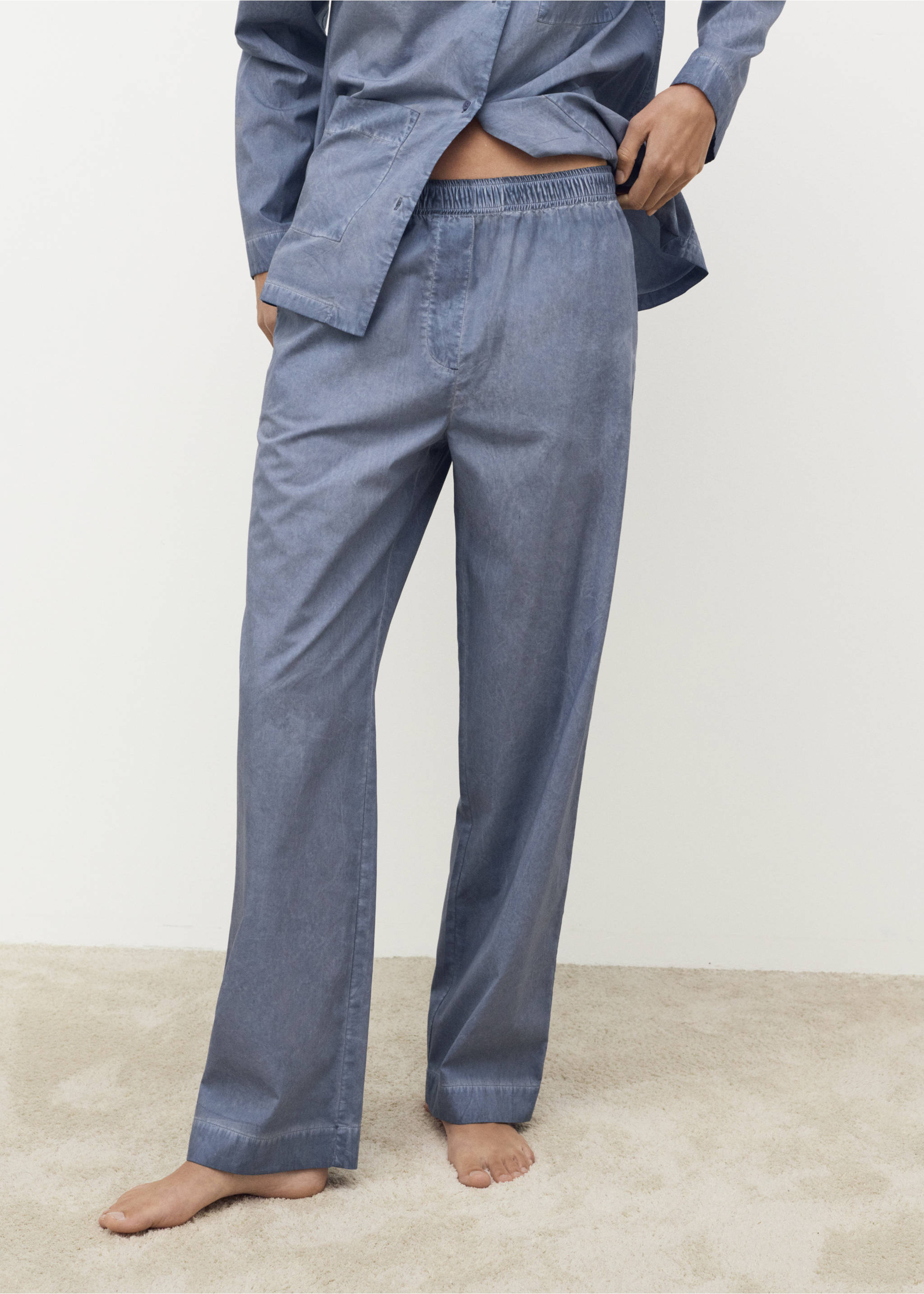 Garment-dyed cotton long trousers - Medium plane, Ink Blue. Ref: 17014112-00.