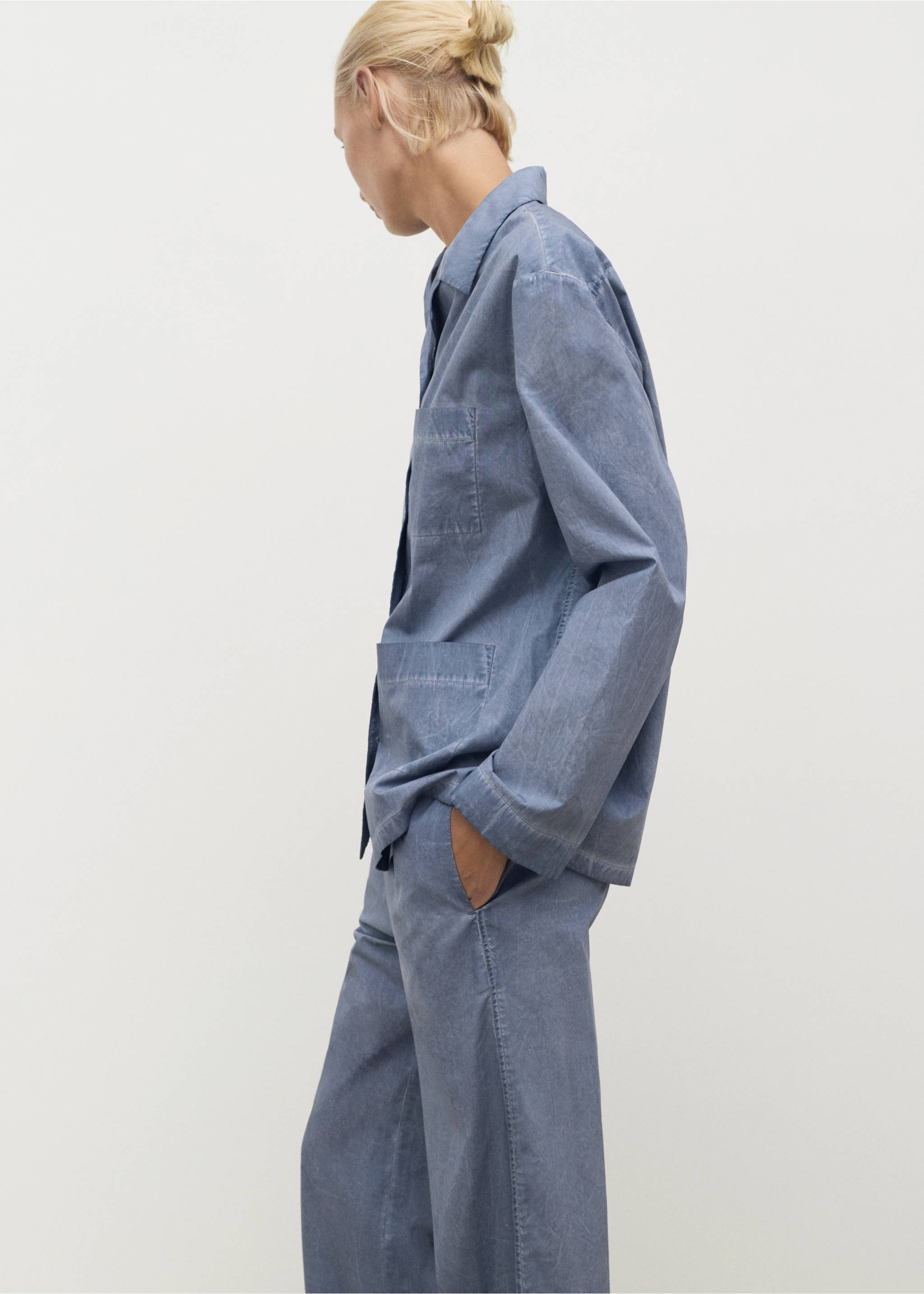 Garment-dyed cotton long trousers - Details of the article 1, Ink Blue. Ref: 17014112-00.