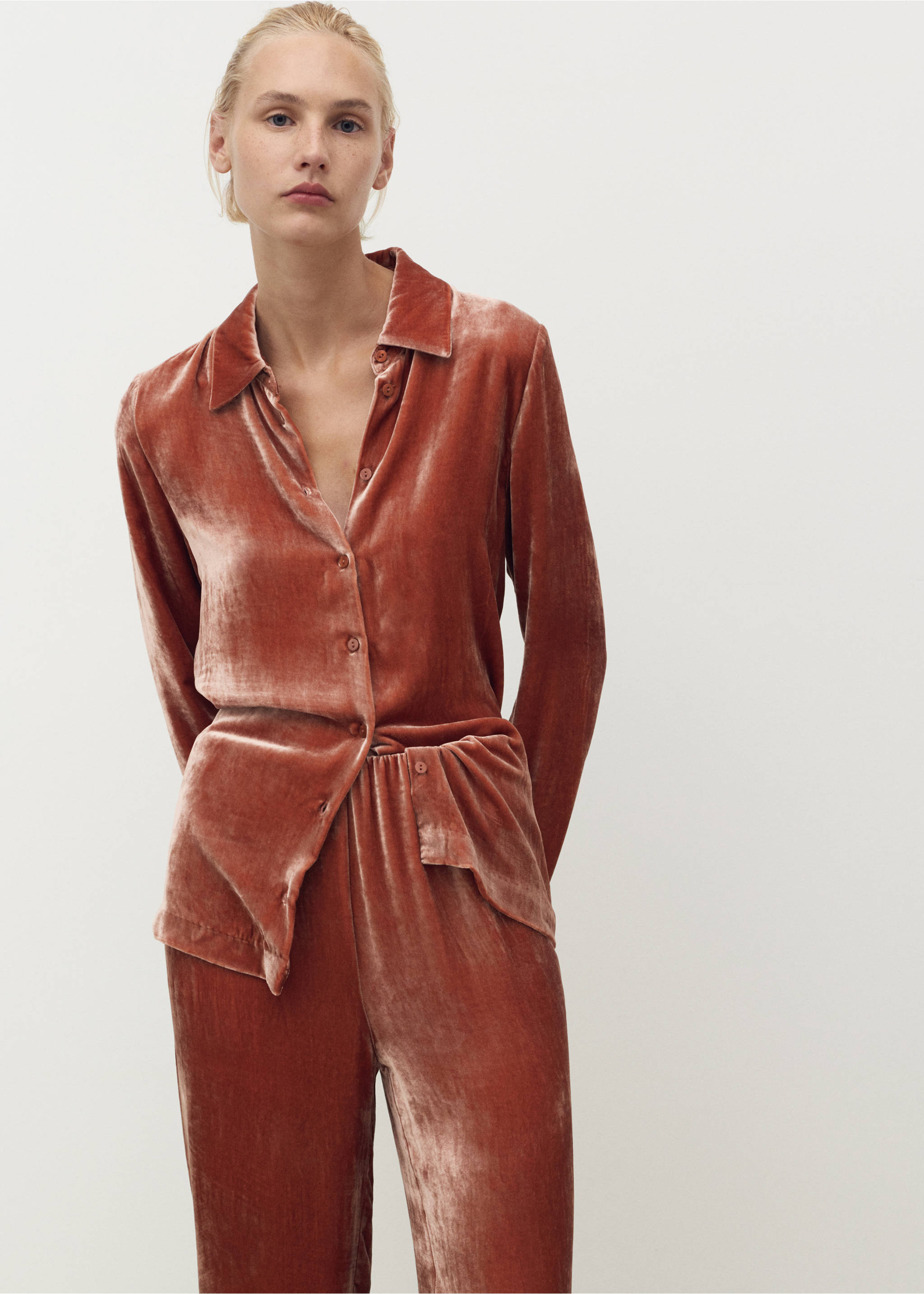 Silk velvet trousers - Details of the article 1, Burnt Orange. Ref: 17014114-00.