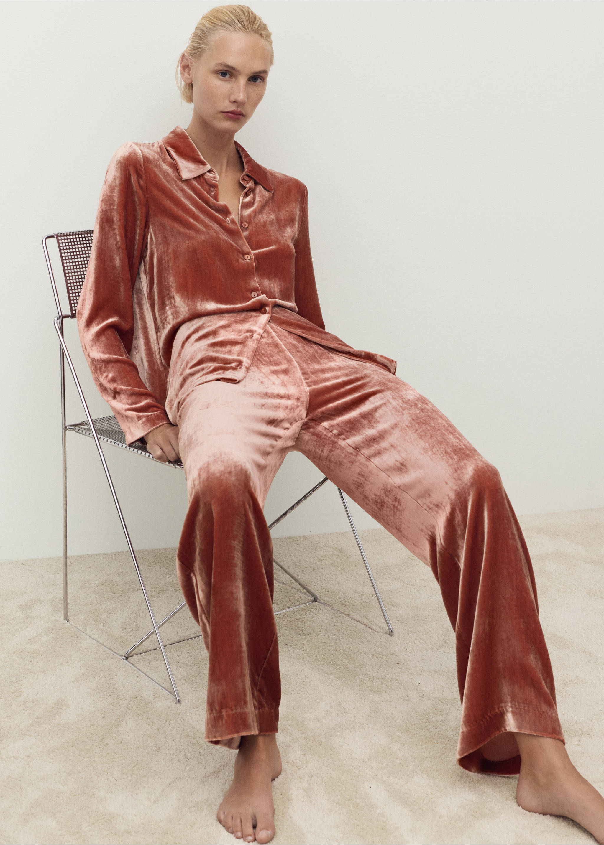 Silk velvet trousers - Details of the article 2, Burnt Orange. Ref: 17014114-00.