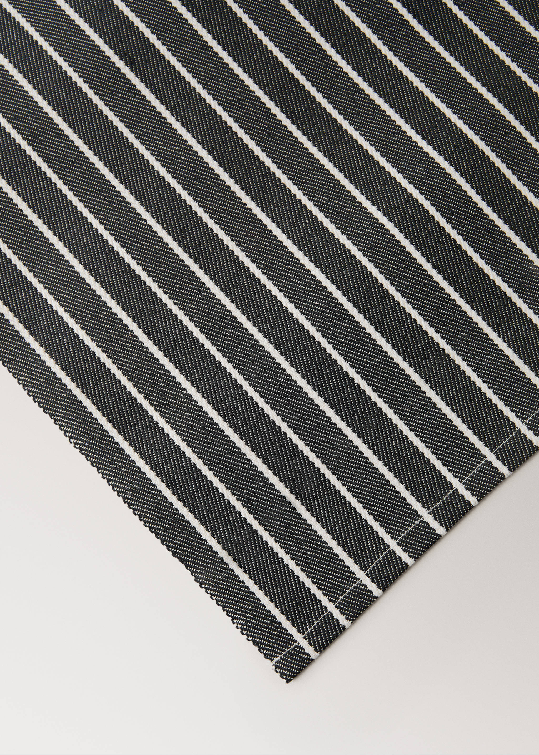 Cotton striped placemats - Details of the article 1, Black. Ref: 17014129-00.