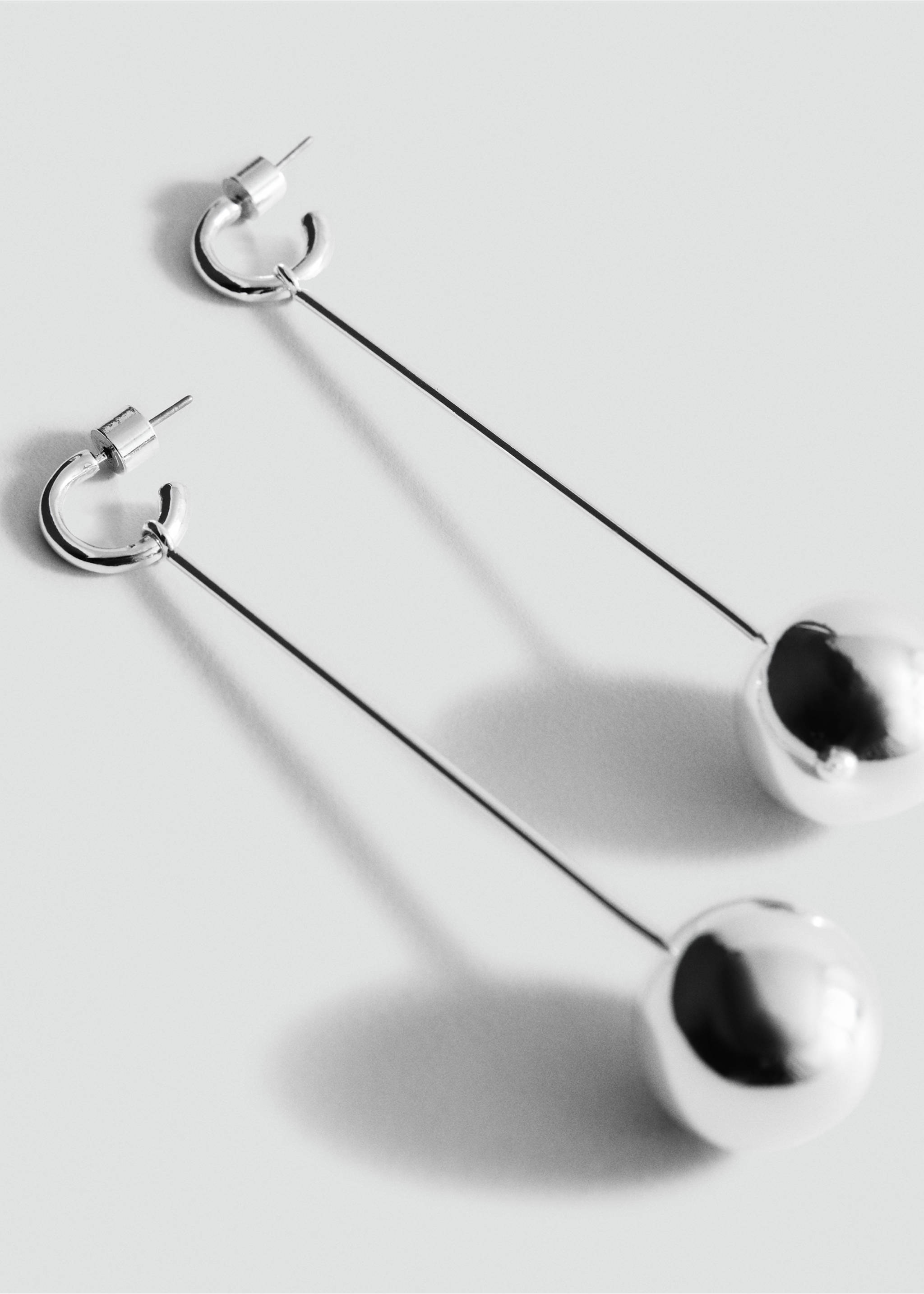 Boucles d'oreilles longues sphère - Détail de l'article 1, Argent. Ref: 17014131-00.
