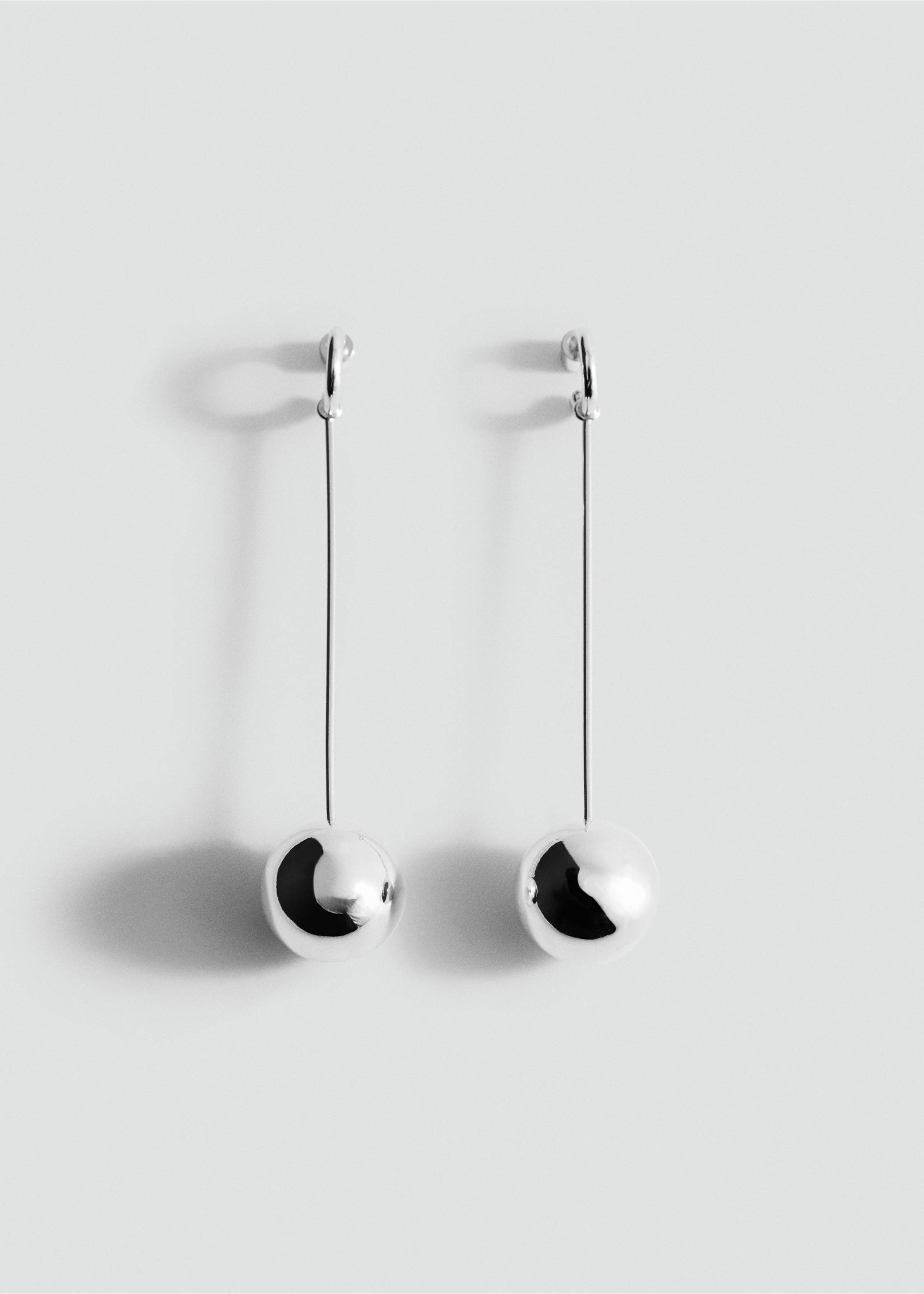 Boucles d'oreilles longues sphère - Article sans modèle, Argent. Ref: 17014131-00.