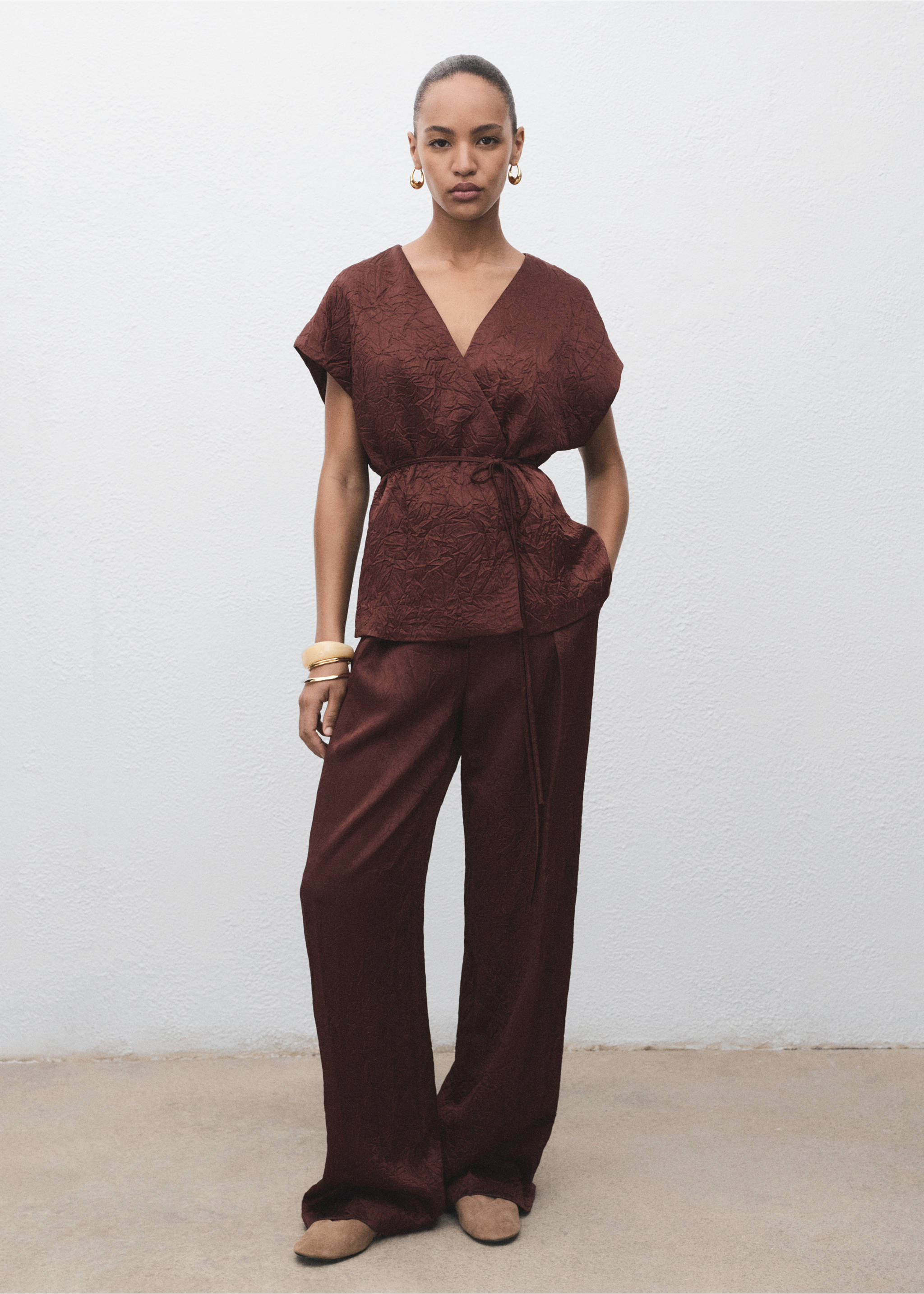 Straight-leg crinkled-effect trousers - General plane, Chocolate. Ref: 17014148-00.