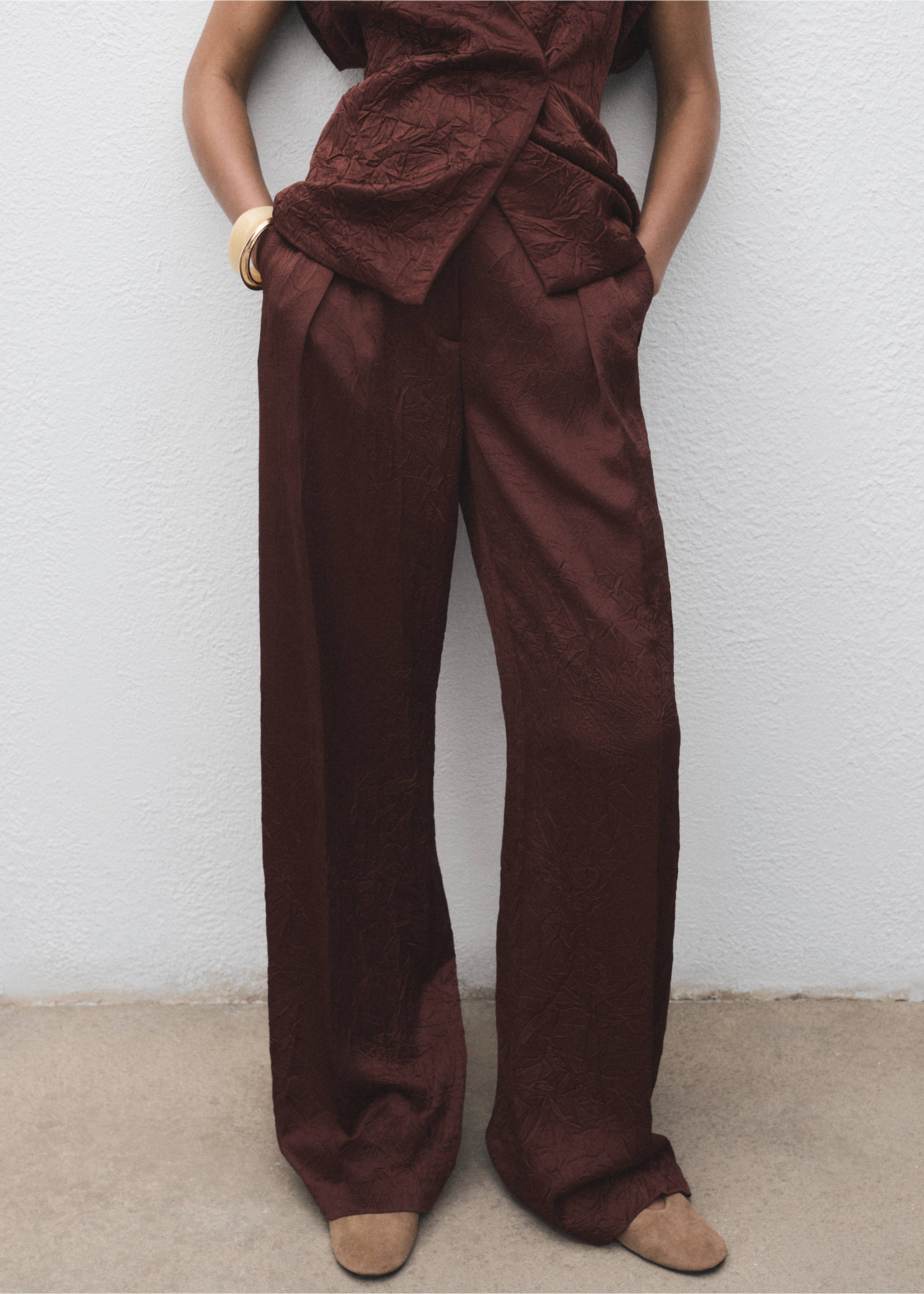 Straight-leg crinkled-effect trousers - Medium plane, Chocolate. Ref: 17014148-00.