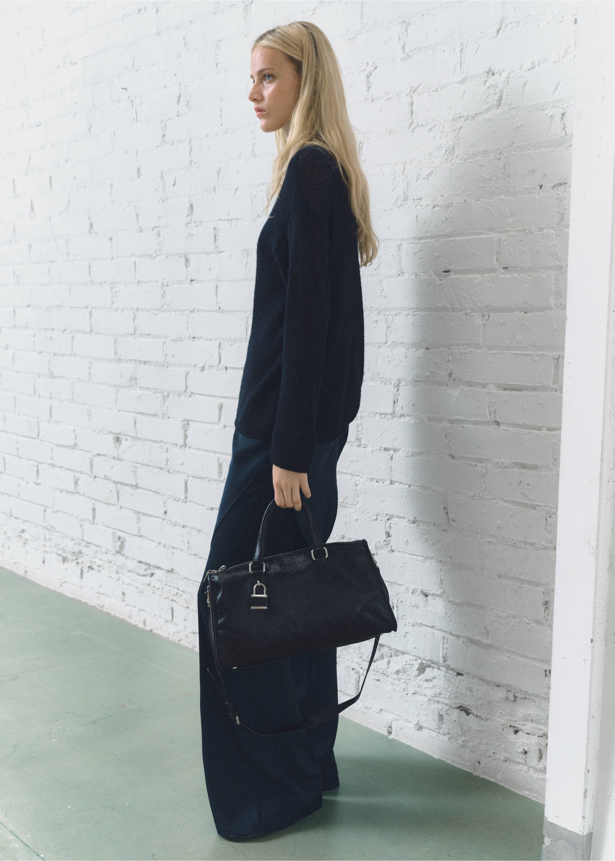 Long flared trousers - Details of the article 2, Navy. Ref: 17014149-00.