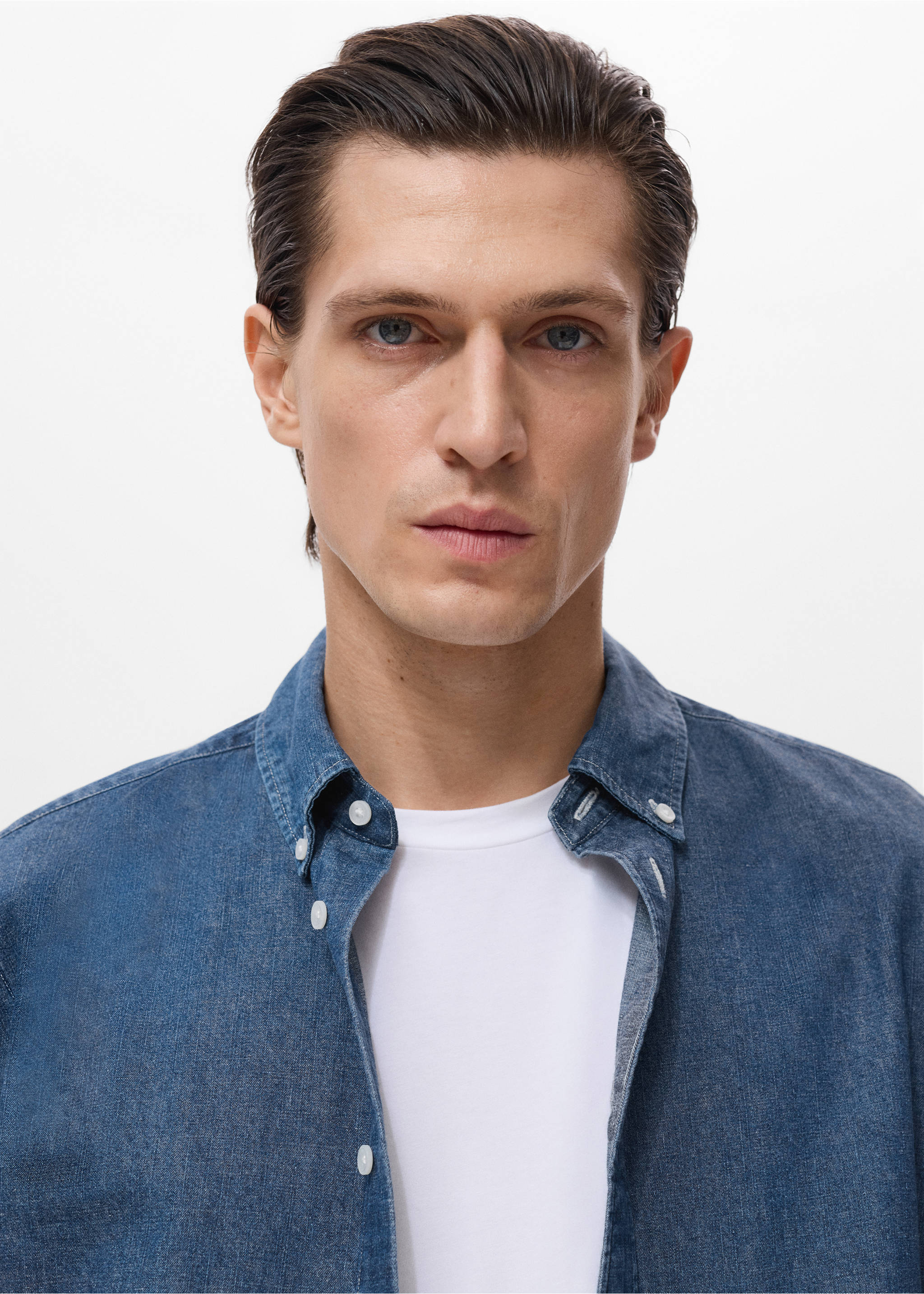 Regular fit denim shirt - Details of the article 1, Medium Blue. Ref: 17014437-00.