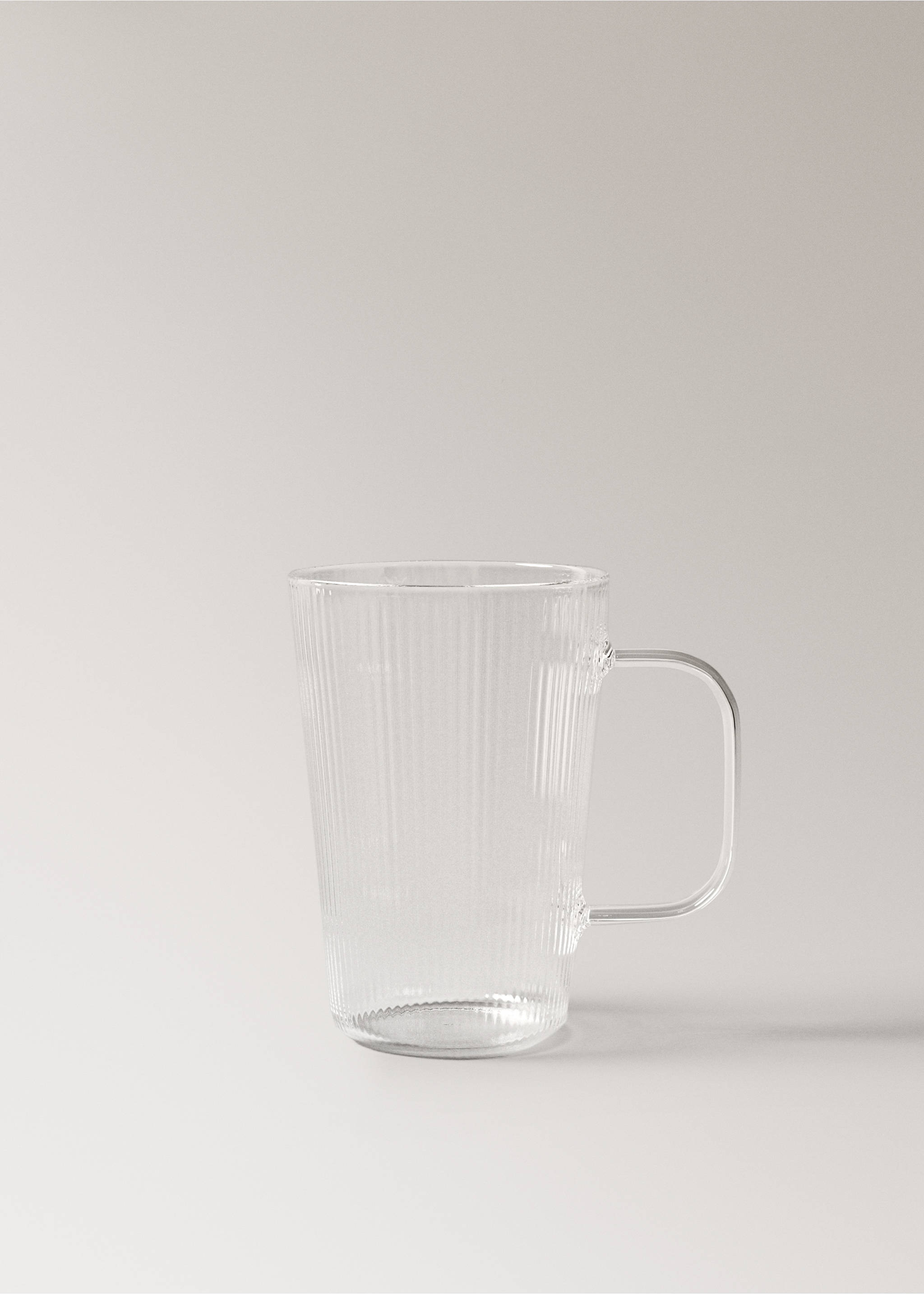 Borosilikat-Tasse mit Streifenmuster im Relief - Artikel ohne Model, Cremeweiß. Ref: 17014443-00.