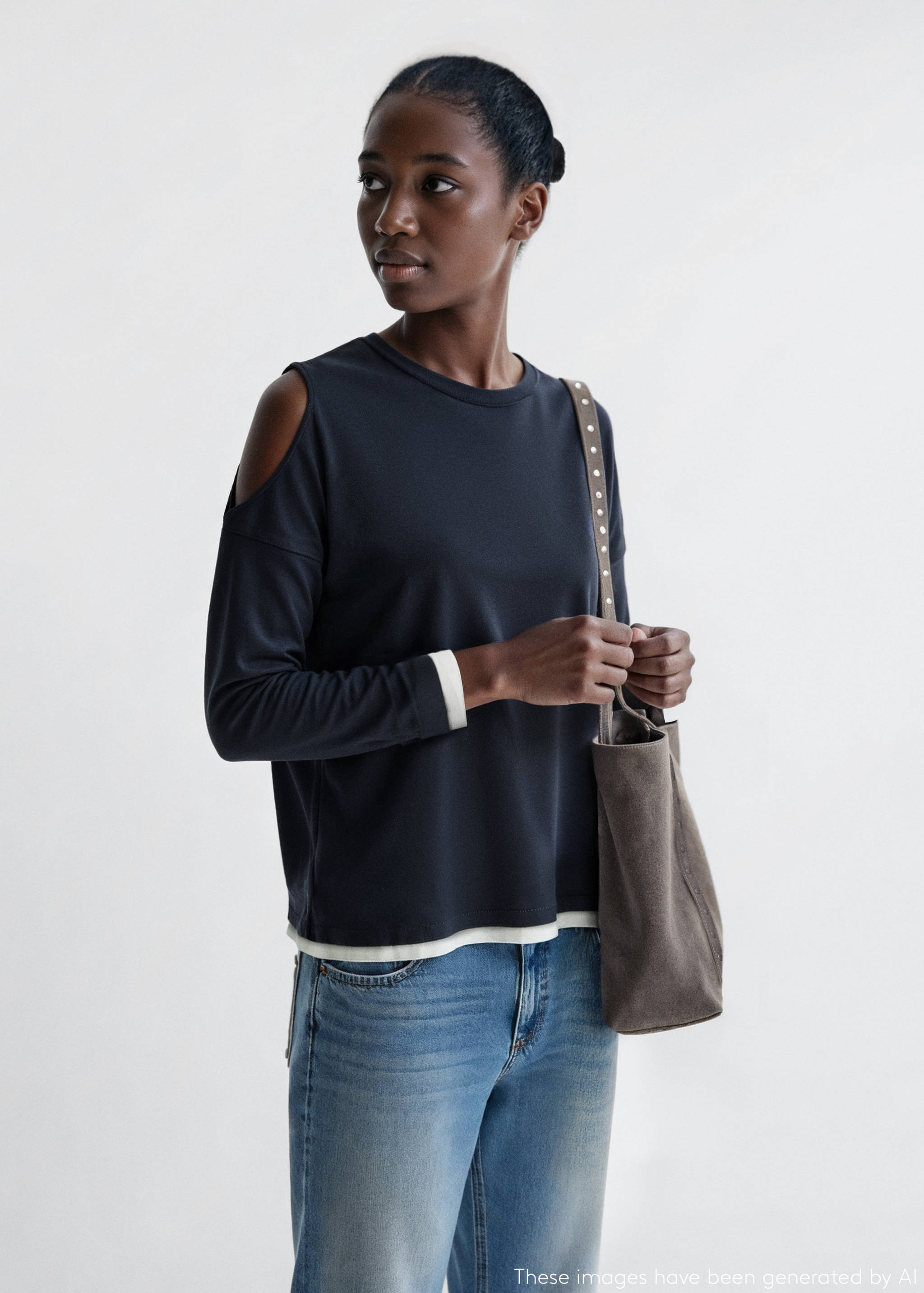 Cotton t-shirt with cut-out - Medium plane