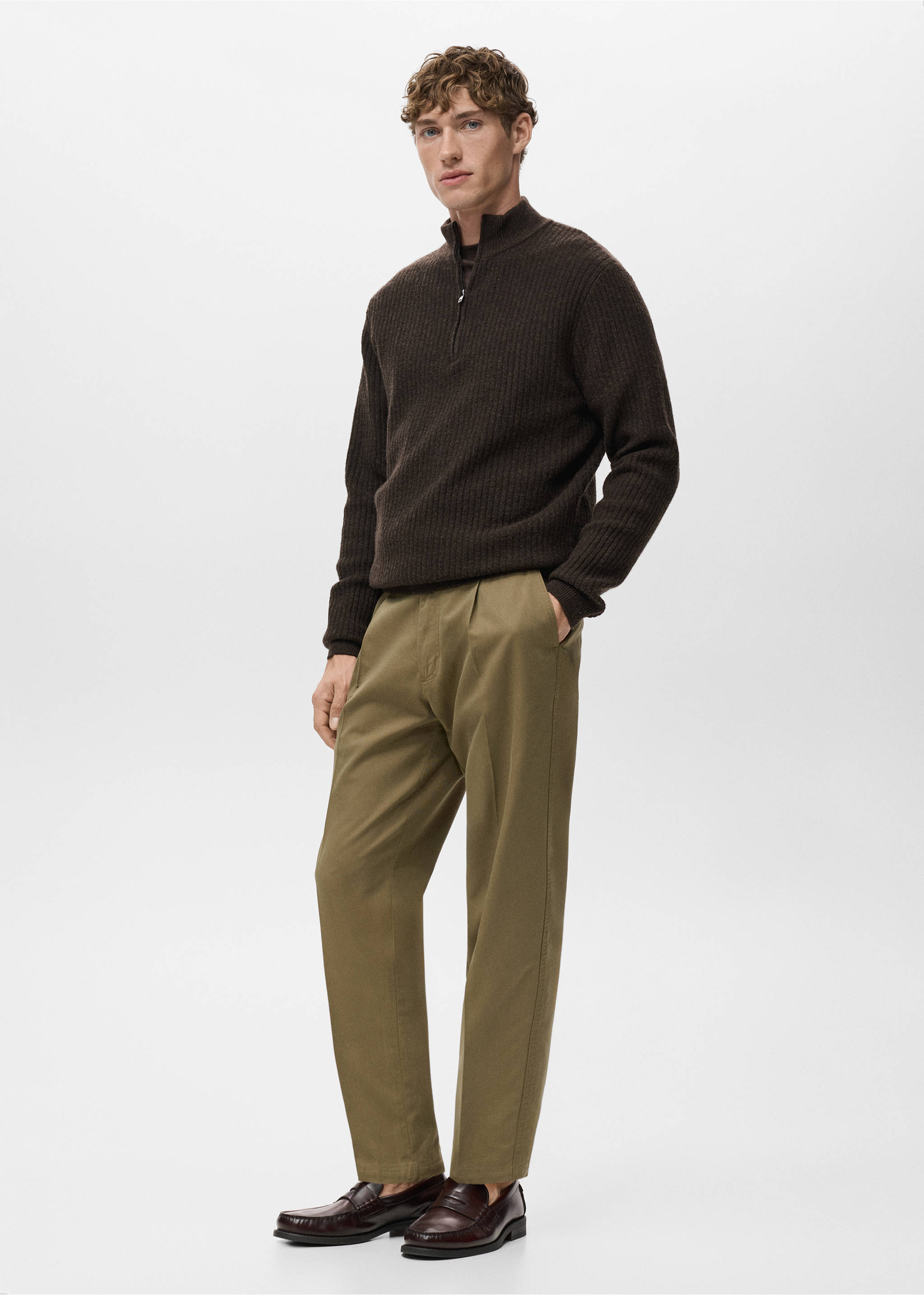 Cotton and lyocell straight-leg pleated trousers - Details of the article 2, Olive Green. Ref: 17015142-00.