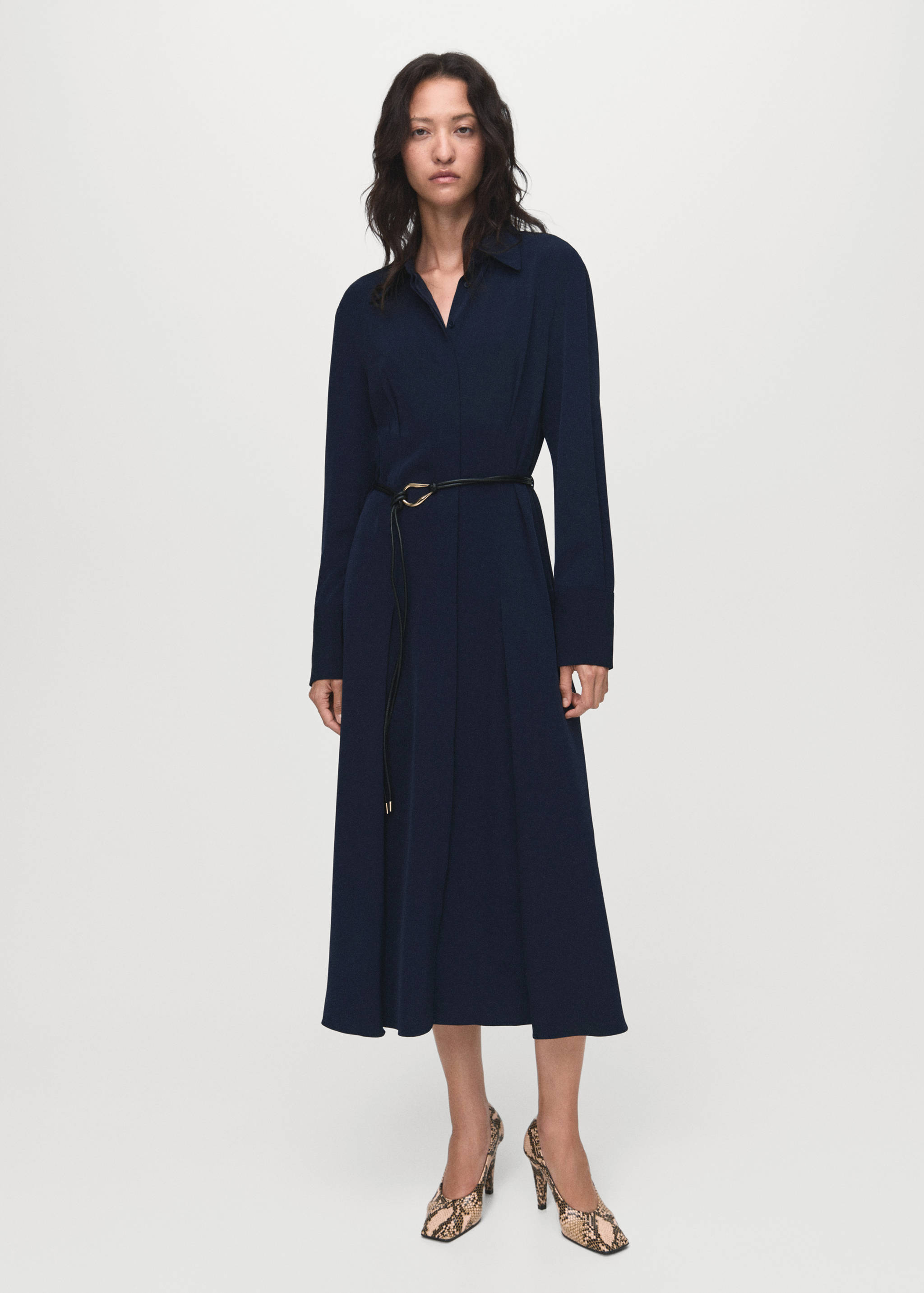 Hemdkleid mit Gürtel - Allgemeine Ansicht