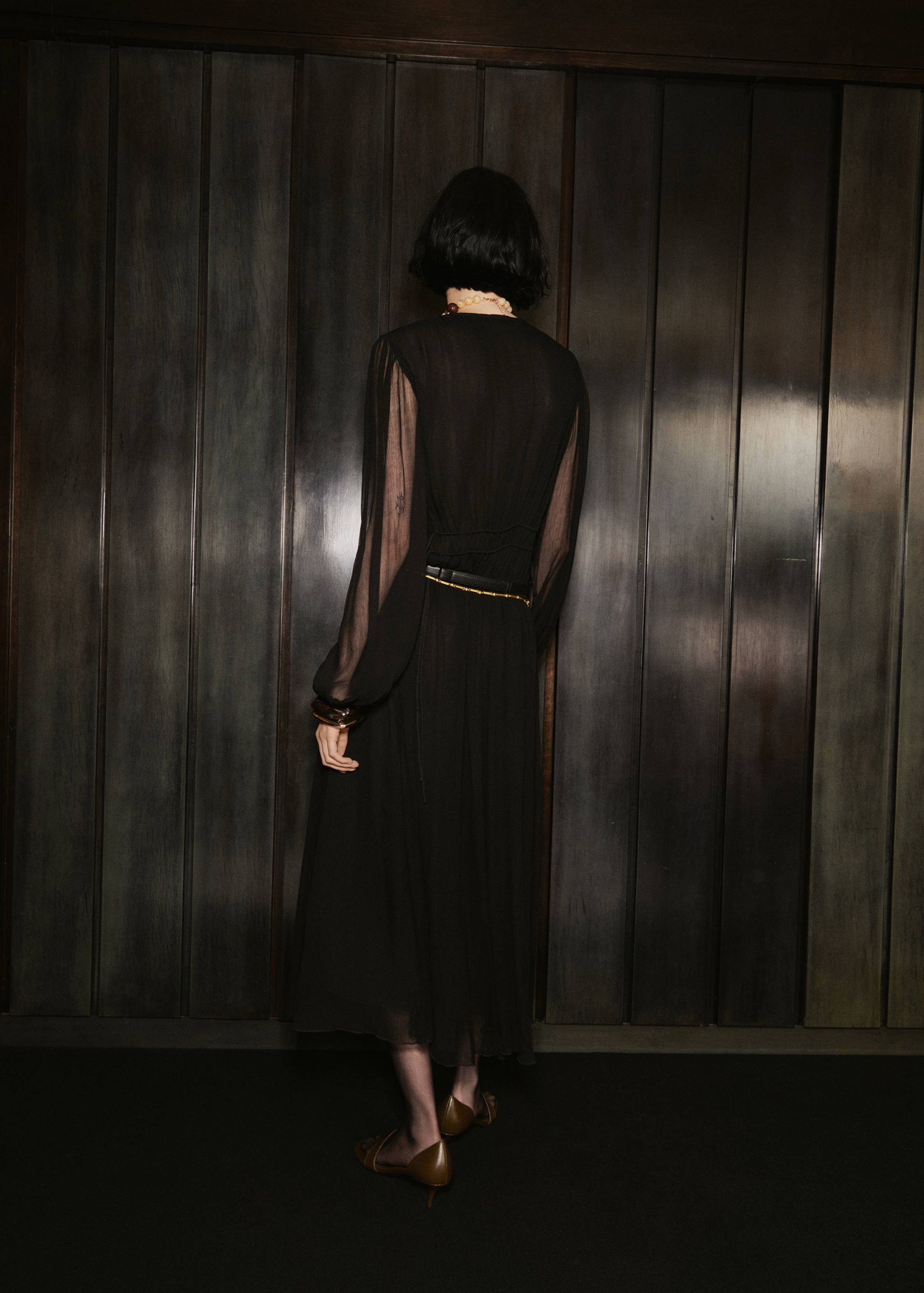 Kleid aus Chiffon mit Puffärmeln - Rückseite des Artikels