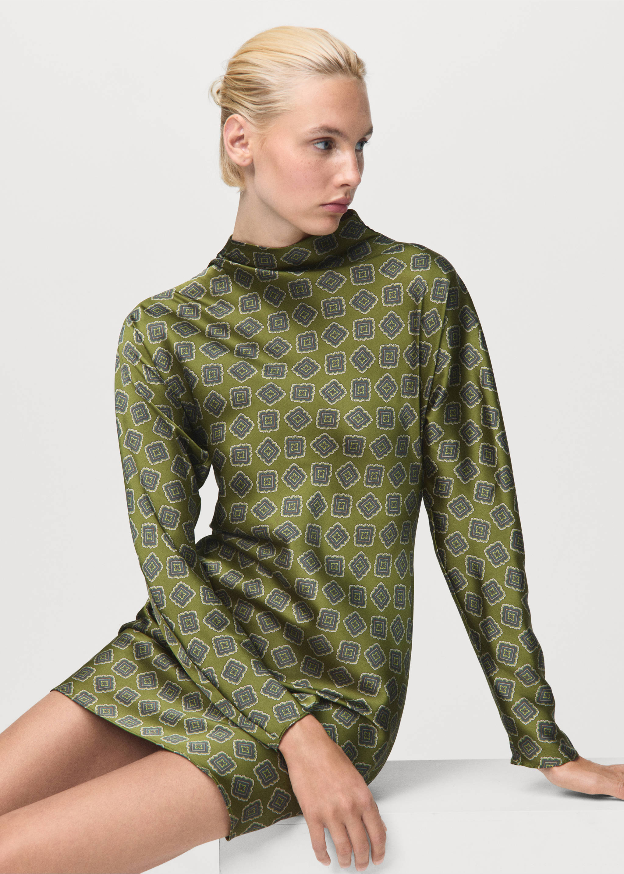 Green geometric print mini dress with long sleeves and high neck., Green. Ref: 17015832-00.