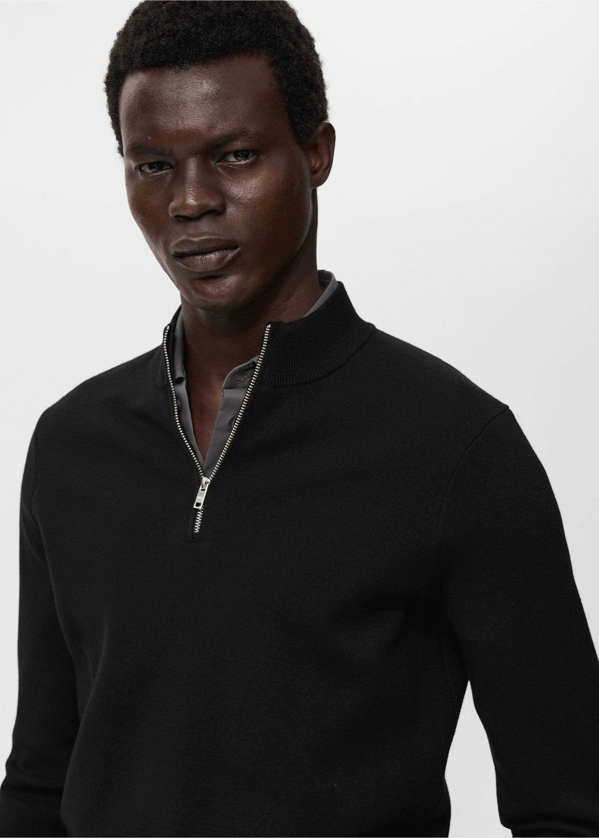 Úpletový svetr s výstřihem perkins - Detail zboží 1, Černá. Ref: 17015974-00.