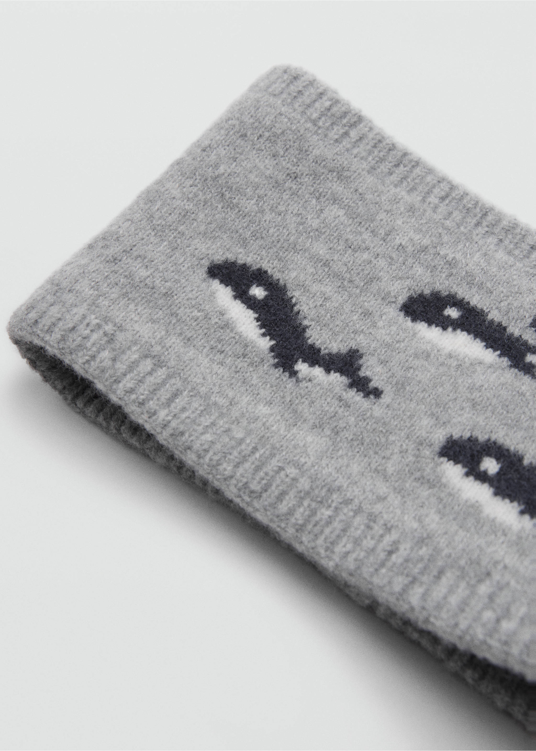 Knitted scarf with whale - Details of the article 1, Grey. Ref: 17015988-00.