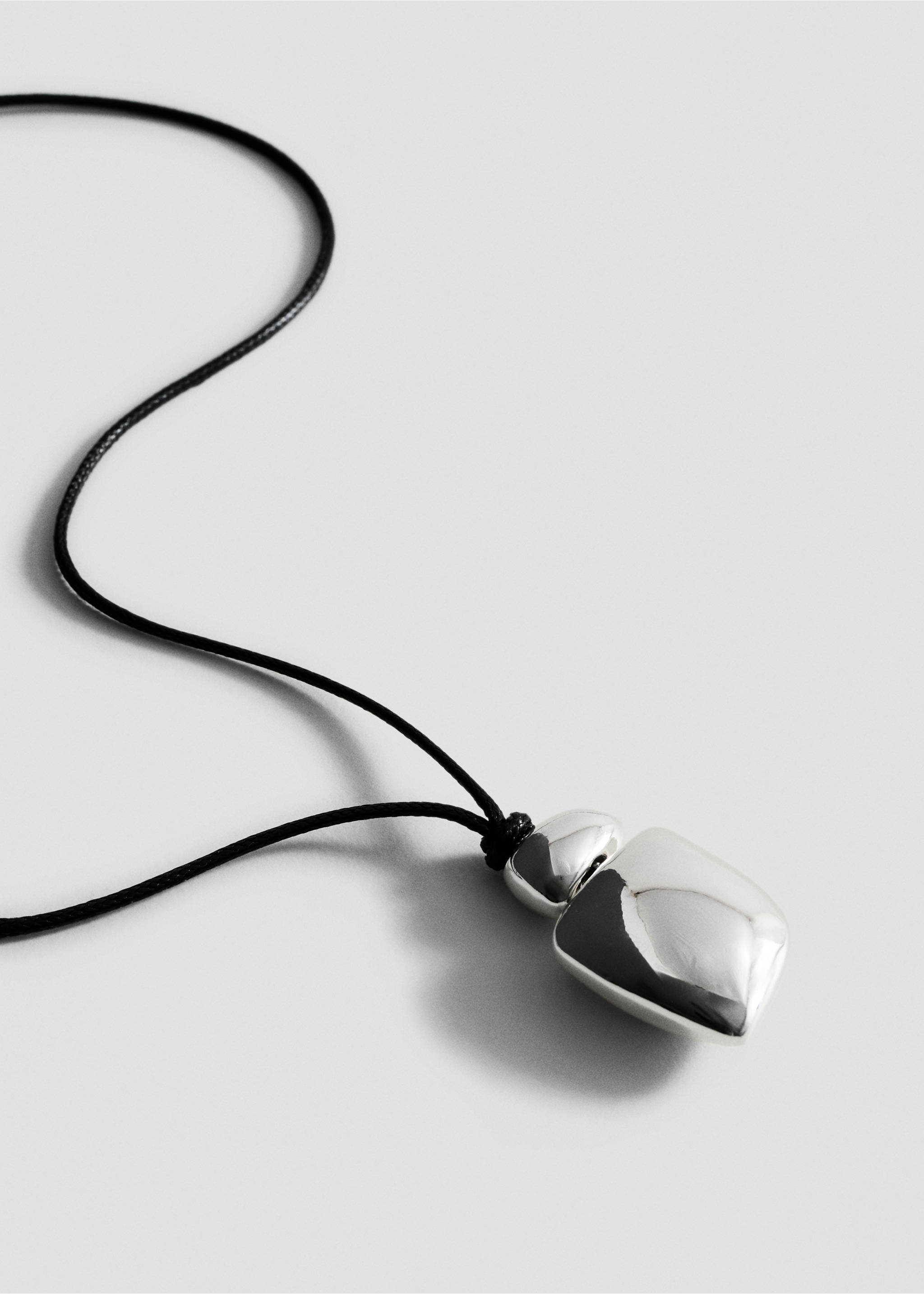 Collar cordón colgante metálico - Plano medio, Plata. Ref: 17016004-00.