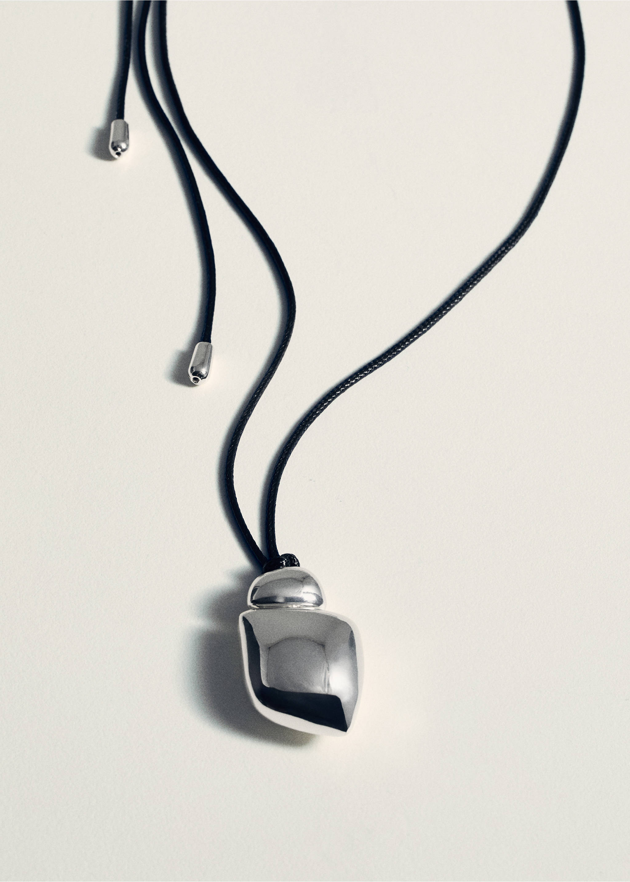 Collar cordón colgante metálico - Detalle del artículo 5, Plata. Ref: 17016004-00.