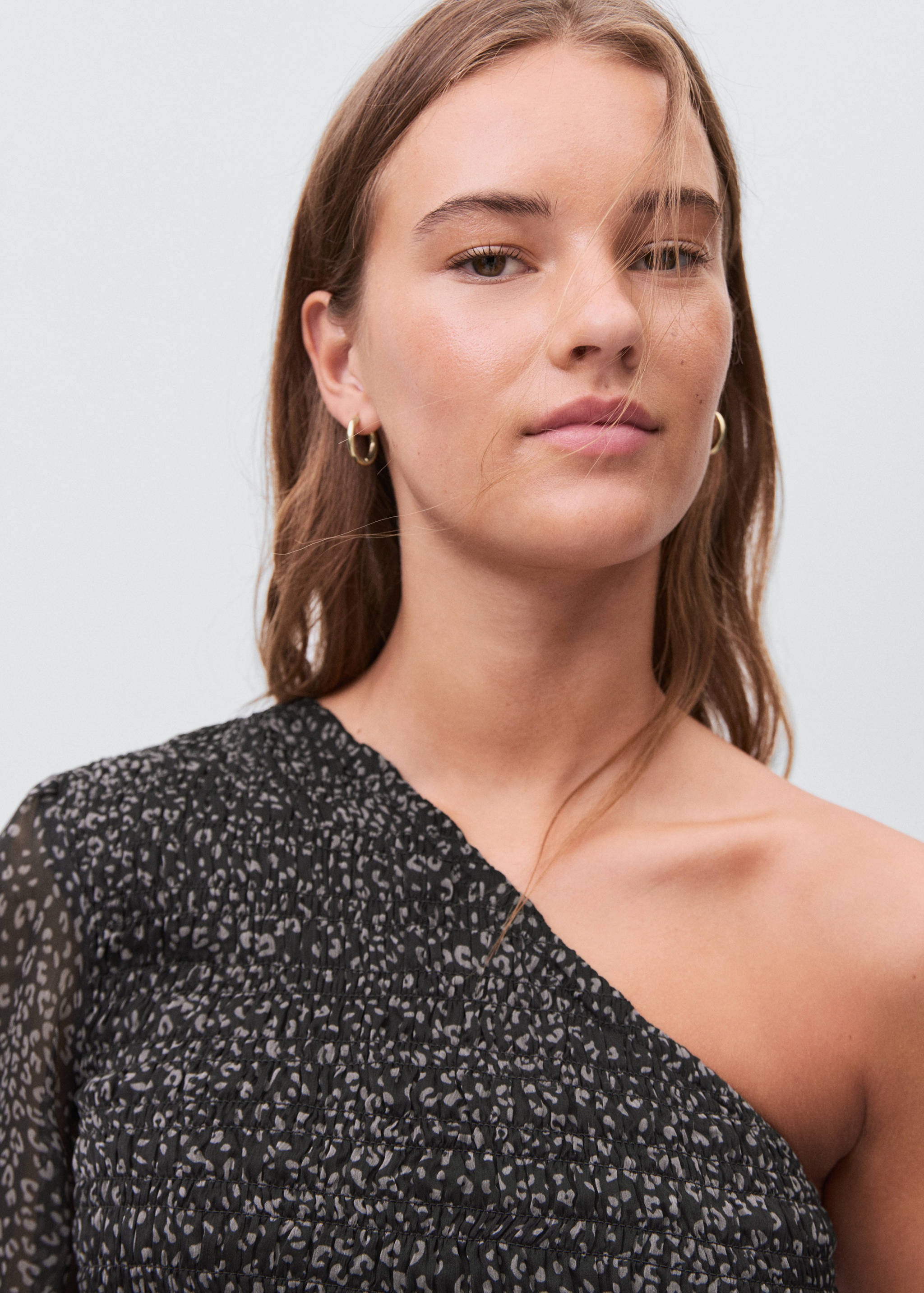 Asymmetrical leopard-print blouse - Details of the article 1