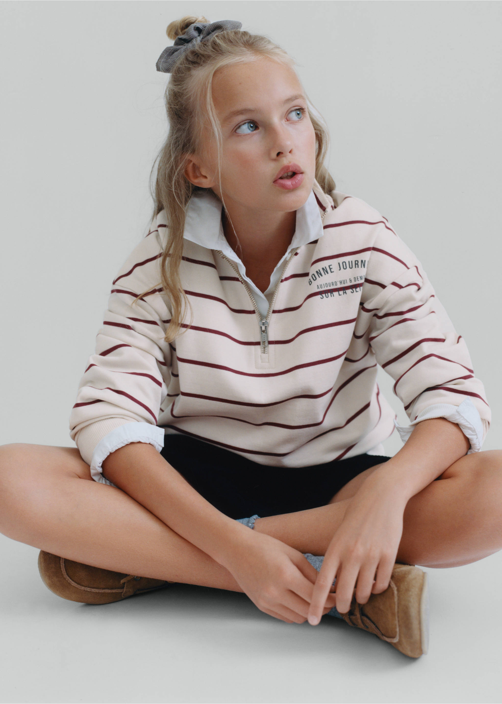 Mikina s pruhy a potiskem nápisu - Detail zboží 5, Šedobílá. Ref: 17016345-00.