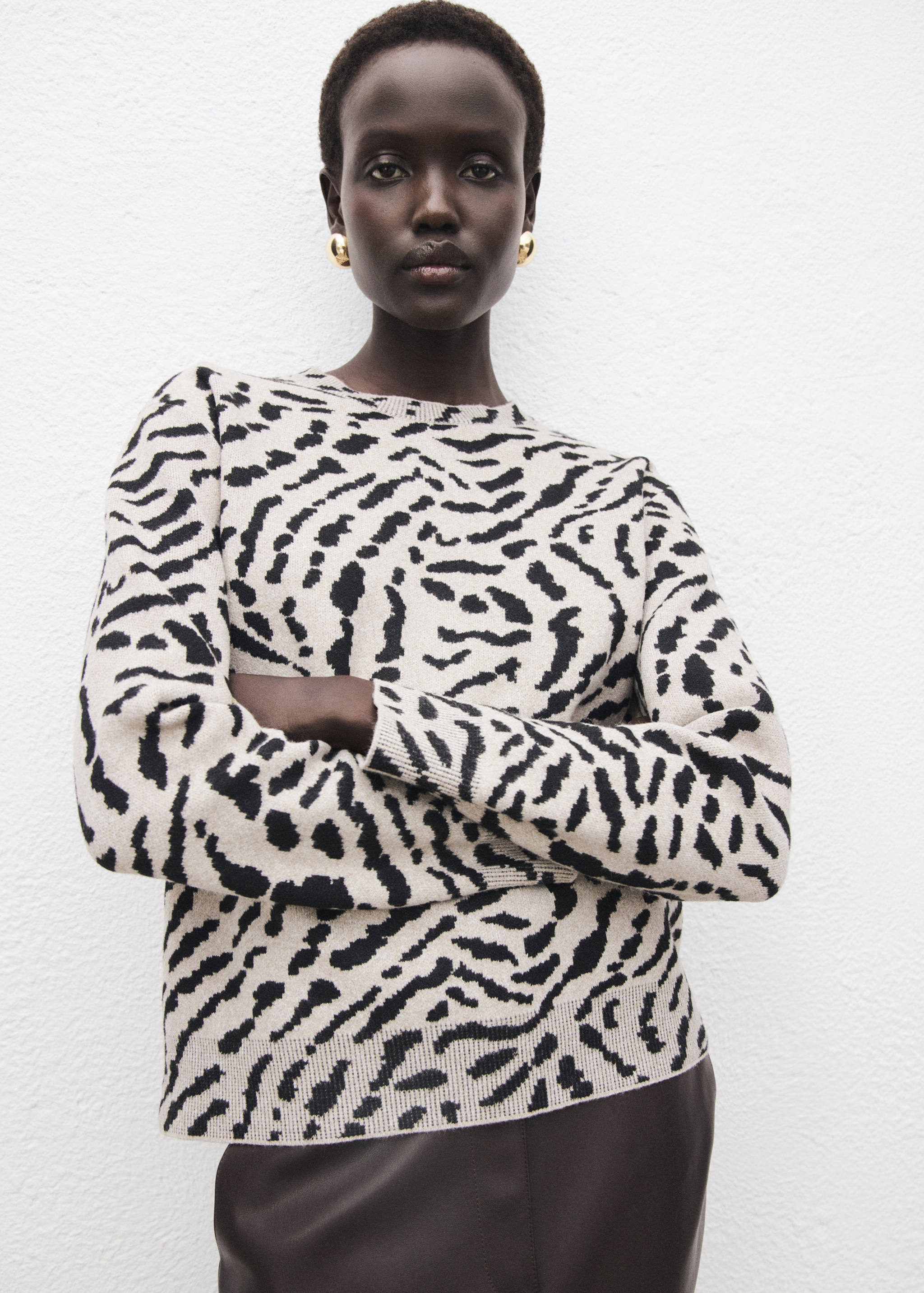 Stickad tröja animal print - Bild av mittparti