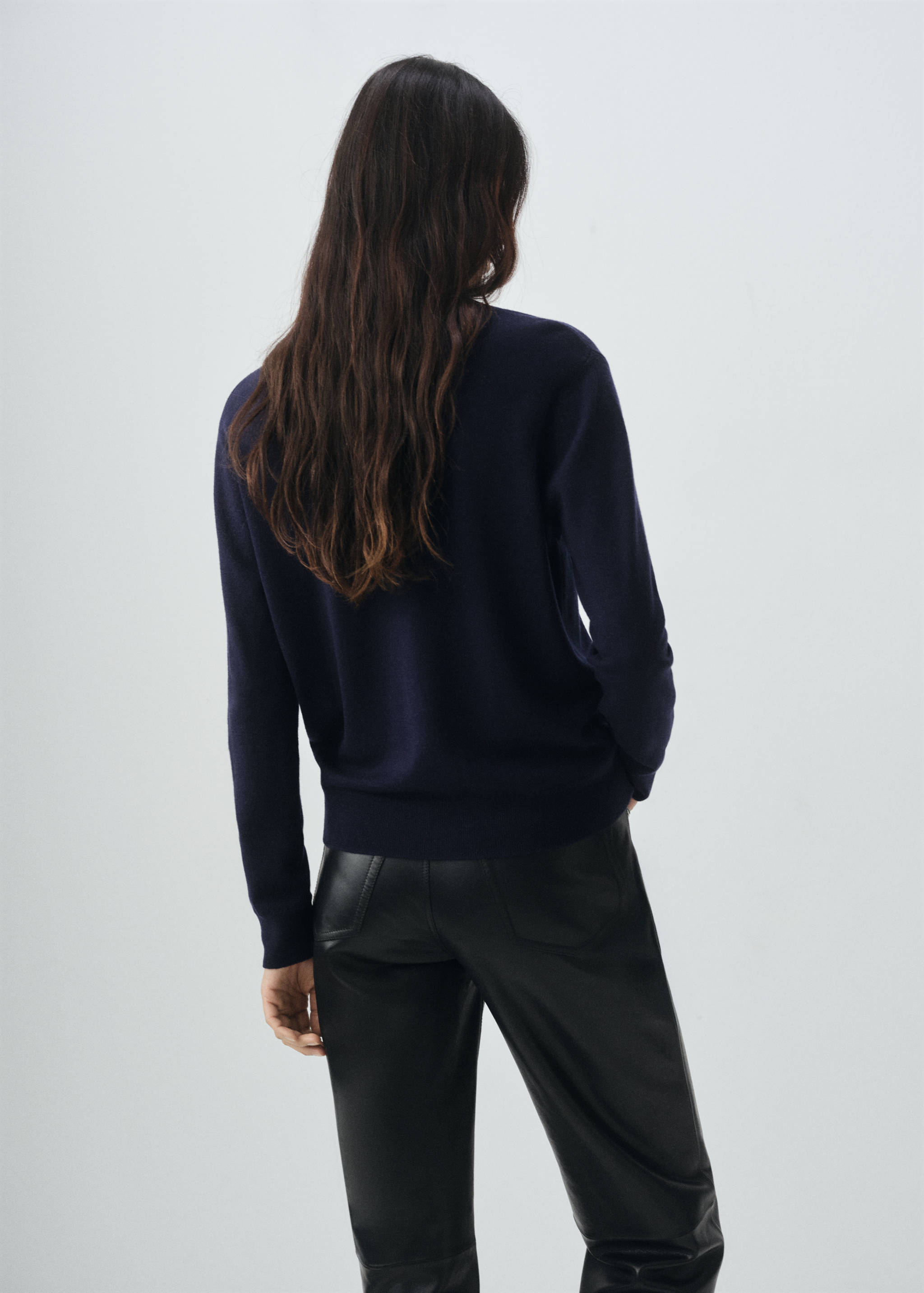 100% wool fine-knit sweater - Reverse of the article