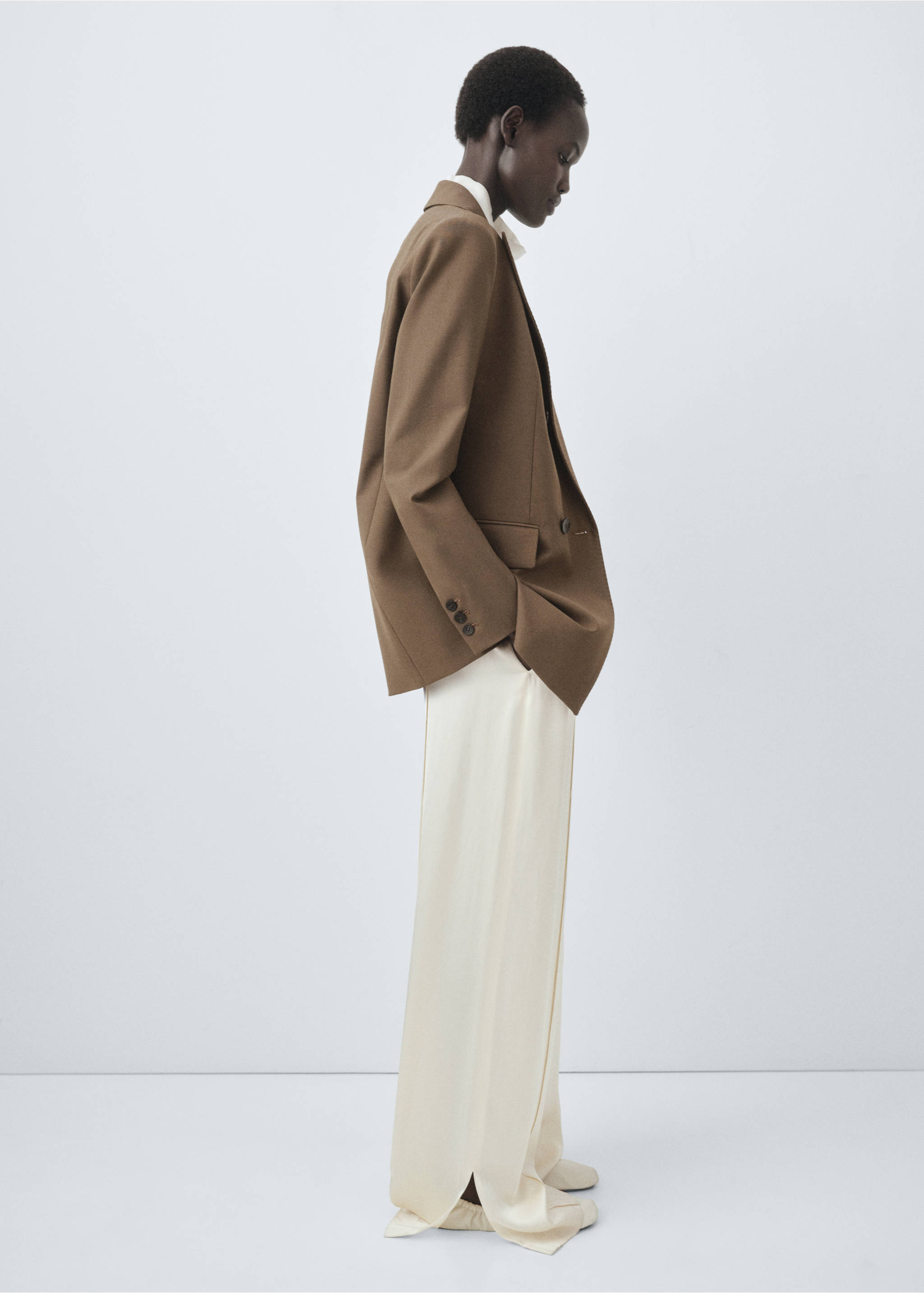 Double-breasted suit jacket - Details of the article 2, Medium Brown. Ref: 17016365-00.