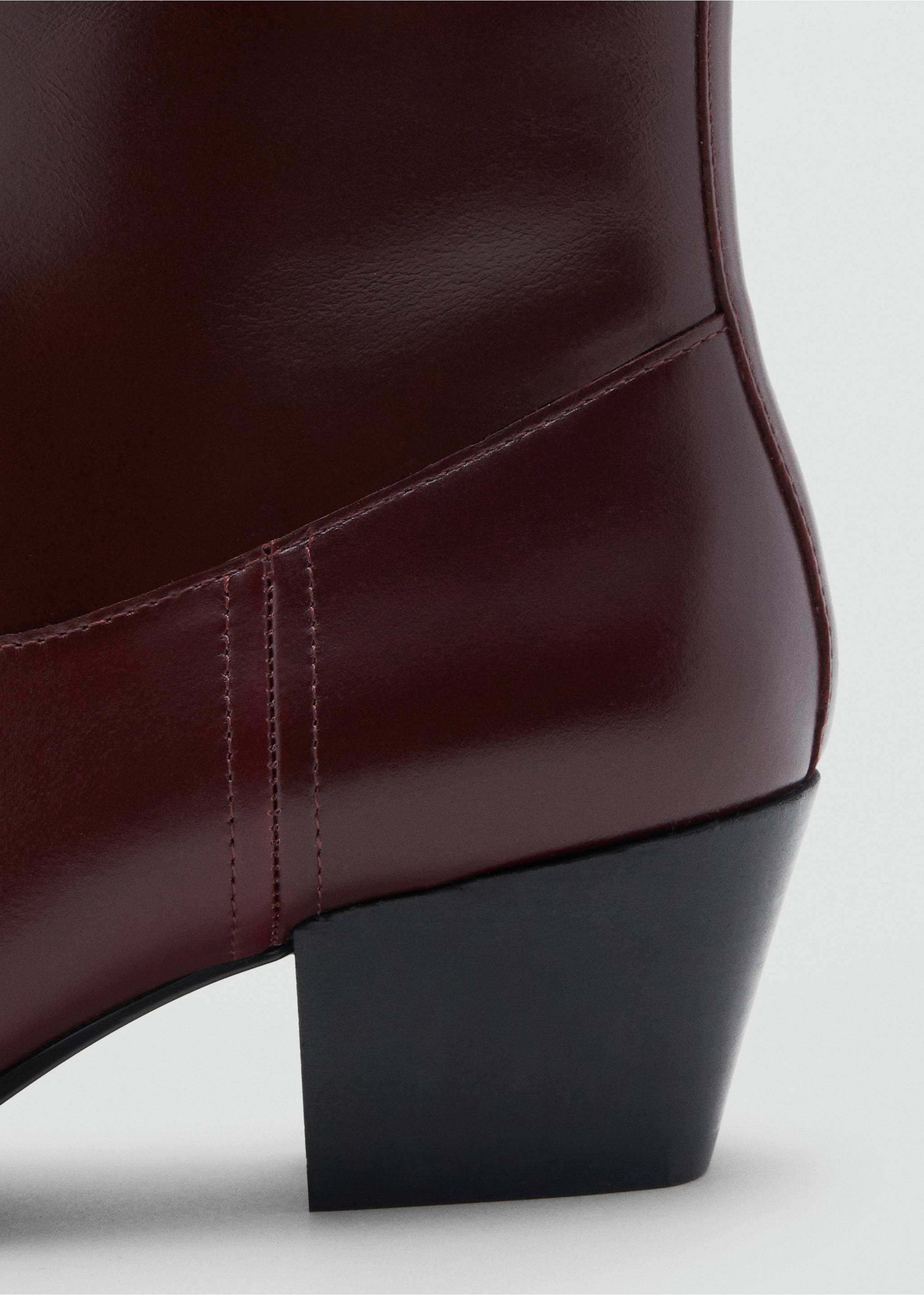 Squared toe leather ankle boots - Details of the article 1, Burgundy. Ref: 17016738-00.